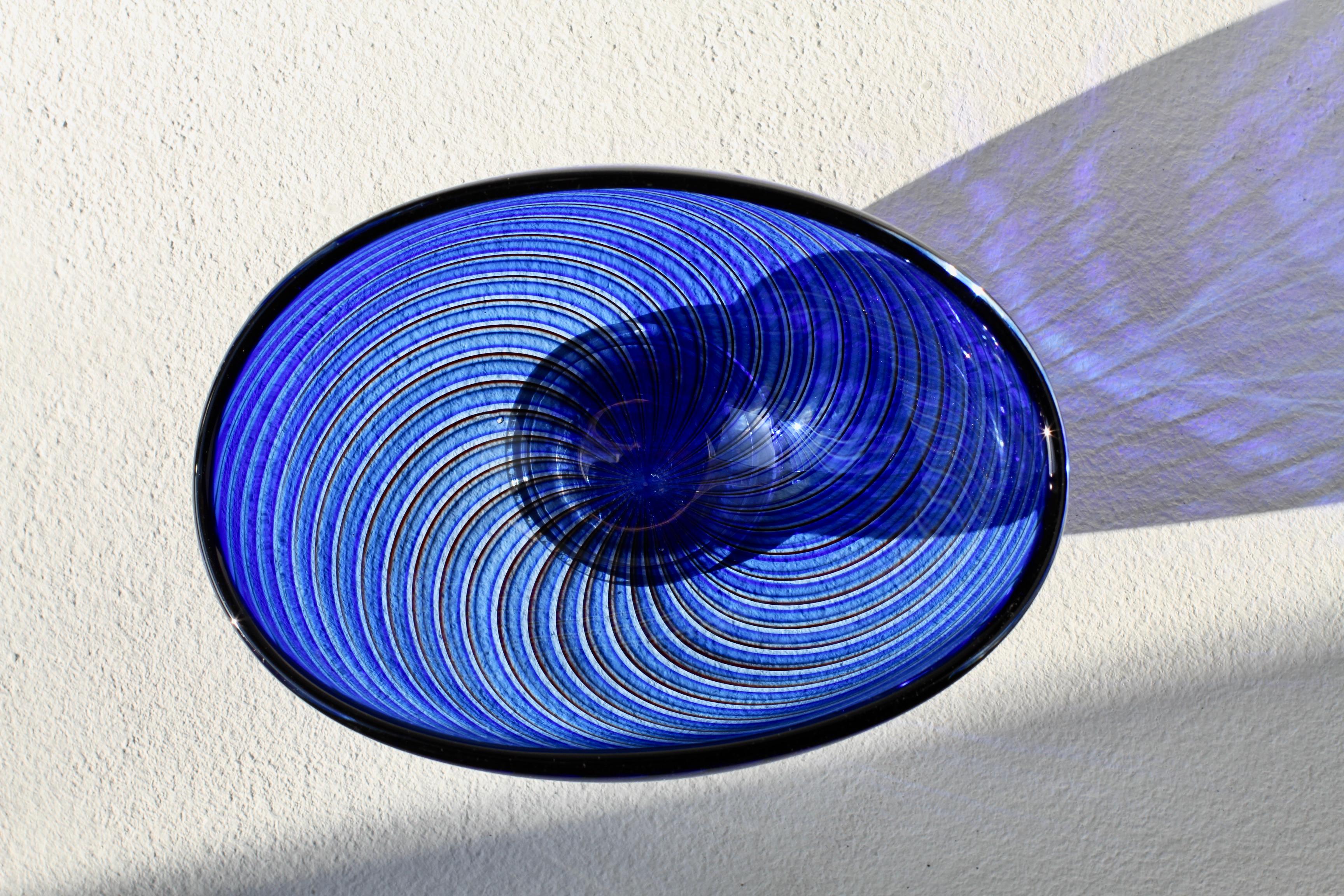 Vaso 'Colora' a righe blu del 1950 di Vicke Lindstrand per Kosta Glass Svezia in vendita 7