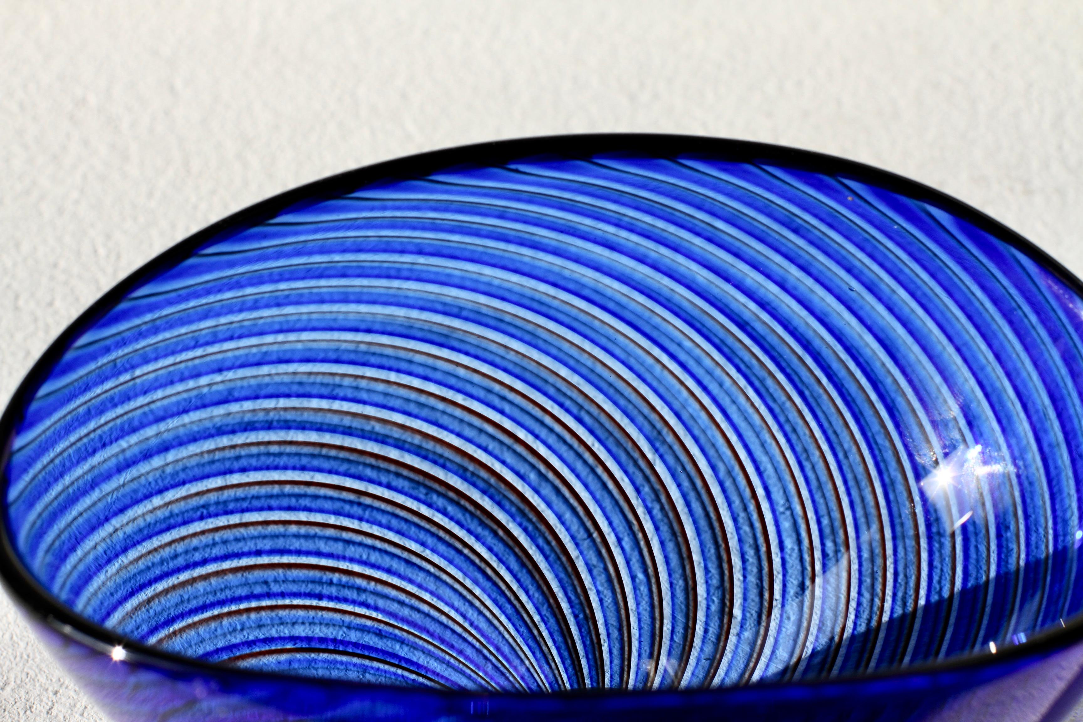 Vaso 'Colora' a righe blu del 1950 di Vicke Lindstrand per Kosta Glass Svezia in vendita 9