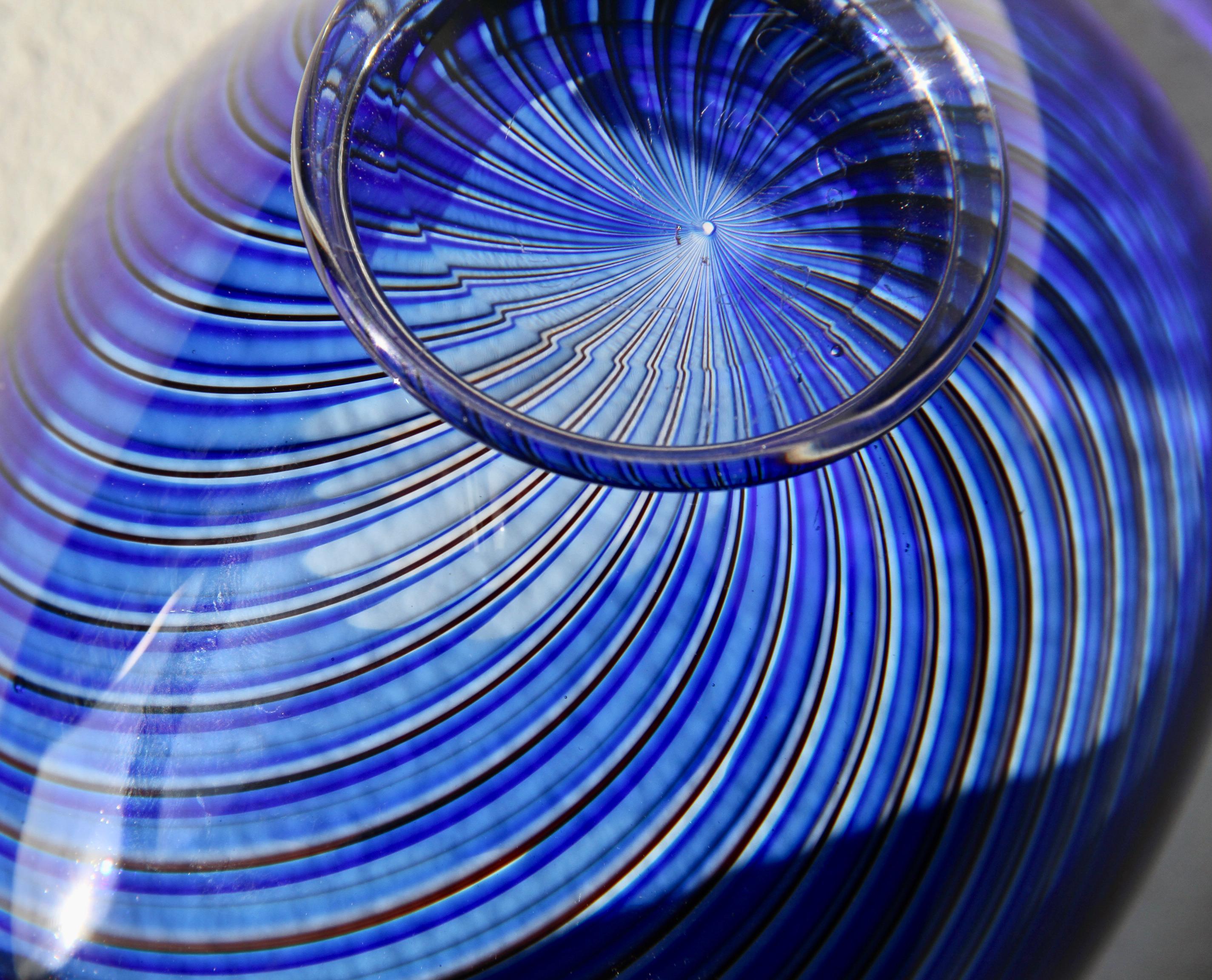 Vaso 'Colora' a righe blu del 1950 di Vicke Lindstrand per Kosta Glass Svezia in vendita 10