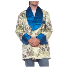 Blau-weiße Chinoiserie-Seiden-Rauchjacke mit Schalkragen aus Seide und Baumwolle aus den 1950er Jahren mit Kor