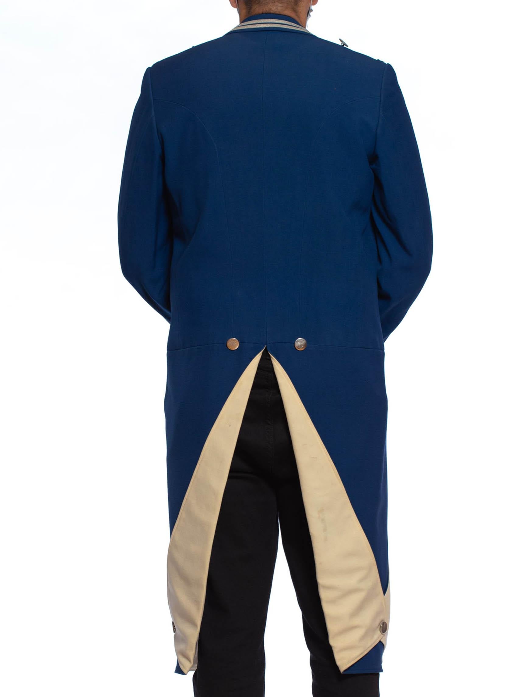 Blau-weiße Herren-Wolljacke im Stil des 18. Jahrhunderts mit Taillen aus den 1950er Jahren im Zustand „Hervorragend“ im Angebot in New York, NY
