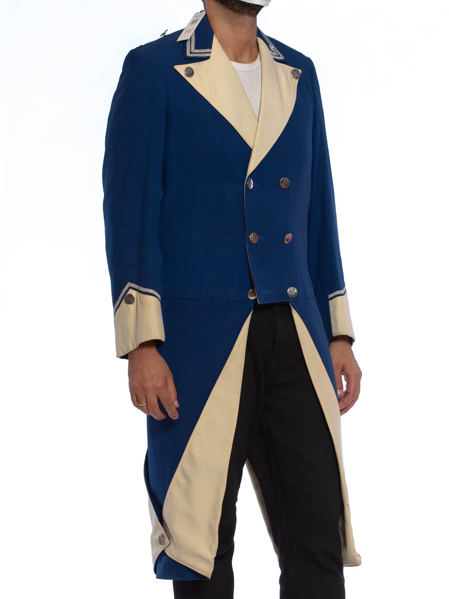 Blau-weiße Herren-Wolljacke im Stil des 18. Jahrhunderts mit Taillen aus den 1950er Jahren im Angebot 1
