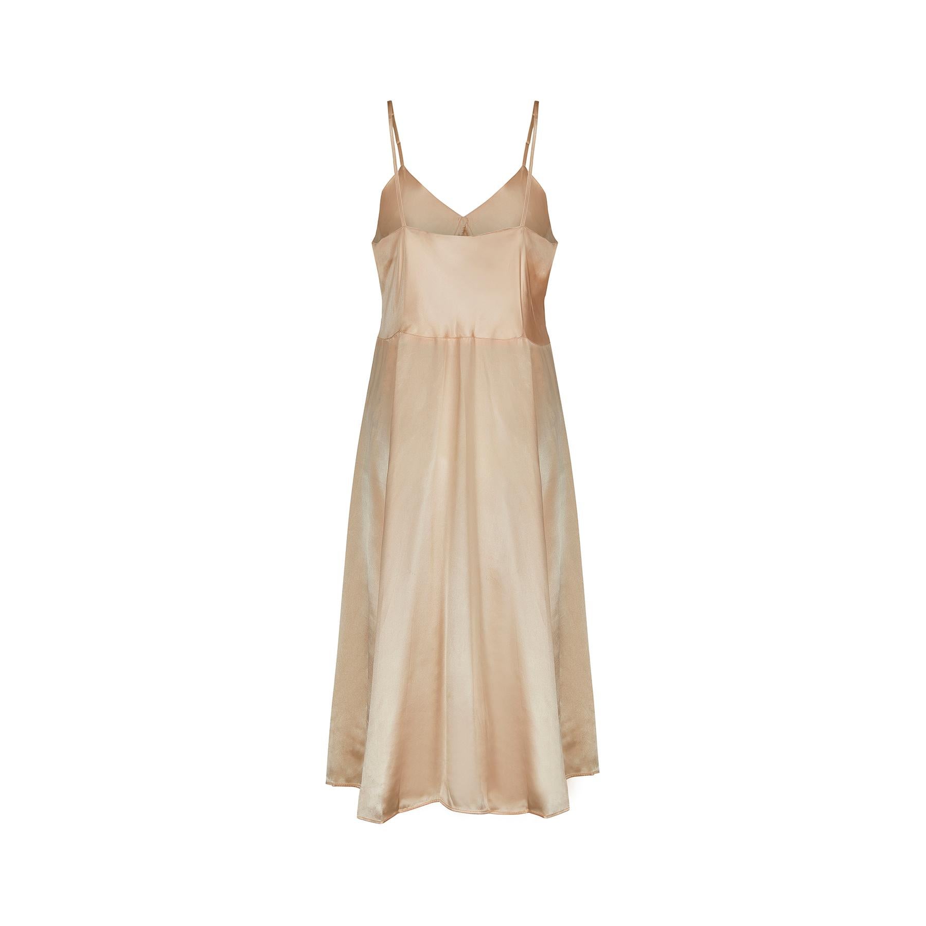 1950er Jahre Erröten Rosa Satin Slip Kleid (Beige) im Angebot