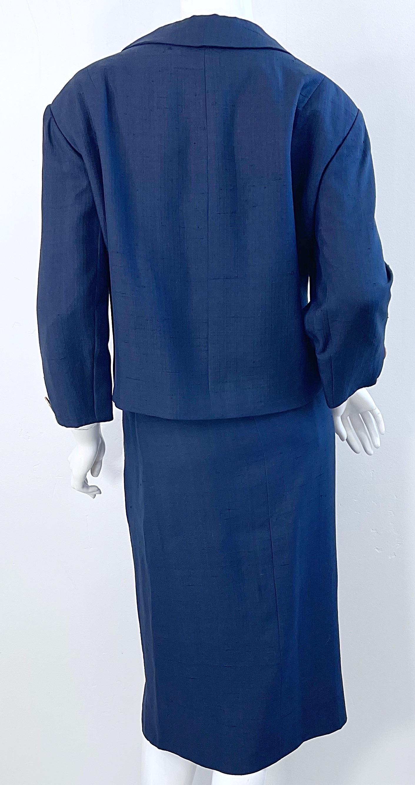 1950s Bob McCreery Neiman Marcus Large Size Navy Blue Silk 50s Skirt Suit  For Sale 14