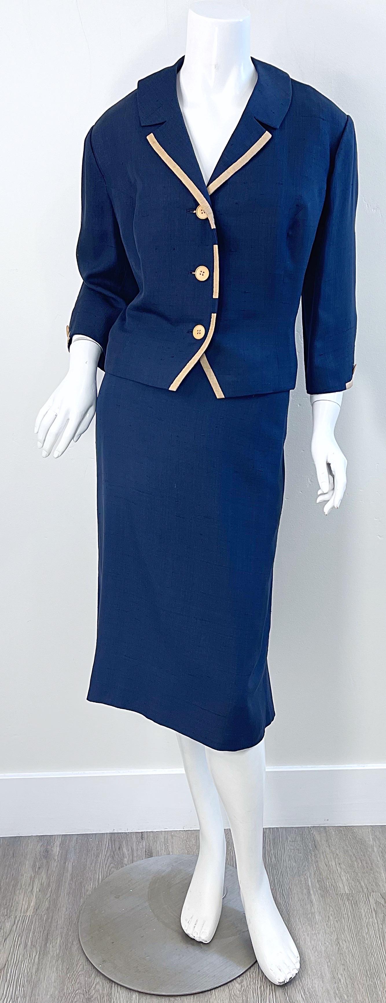 1950s Bob McCreery Neiman Marcus Large Size Navy Blue Silk 50s Skirt Suit  For Sale 15