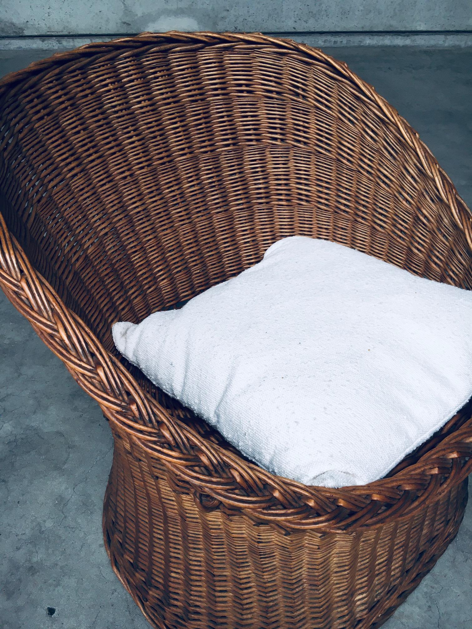 1950's Boho Design Wicker Egg Basket Lounge Chair Set For Sale 9
