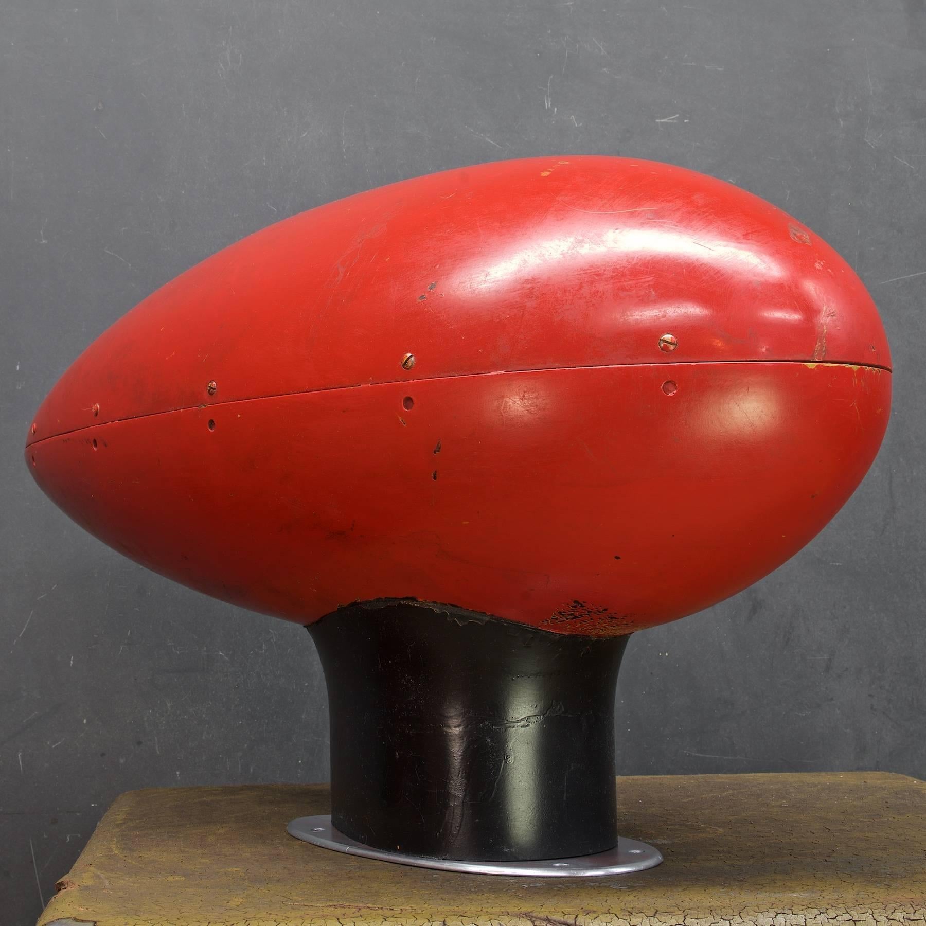 1950er Jahre Yatch/Aircraft Compass Blase Torpedo-Tisch Skulptur Kunstkriegs-Relikt (Geformt) im Angebot