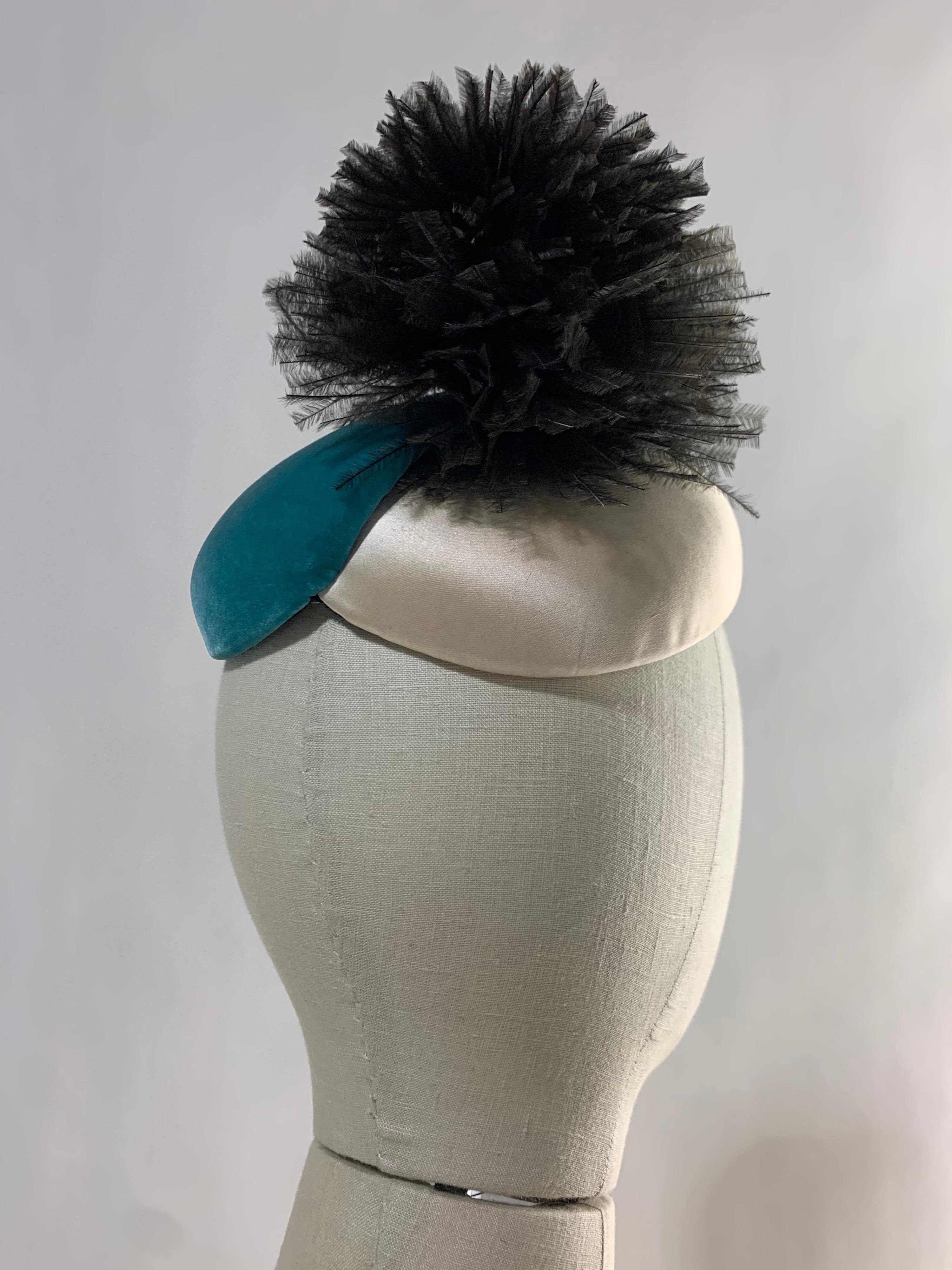 Bonwit Teller - Chapeau de jouet d'avant-garde des années 1950 en turquoise et ivoire avec pouf noir  en vente 1
