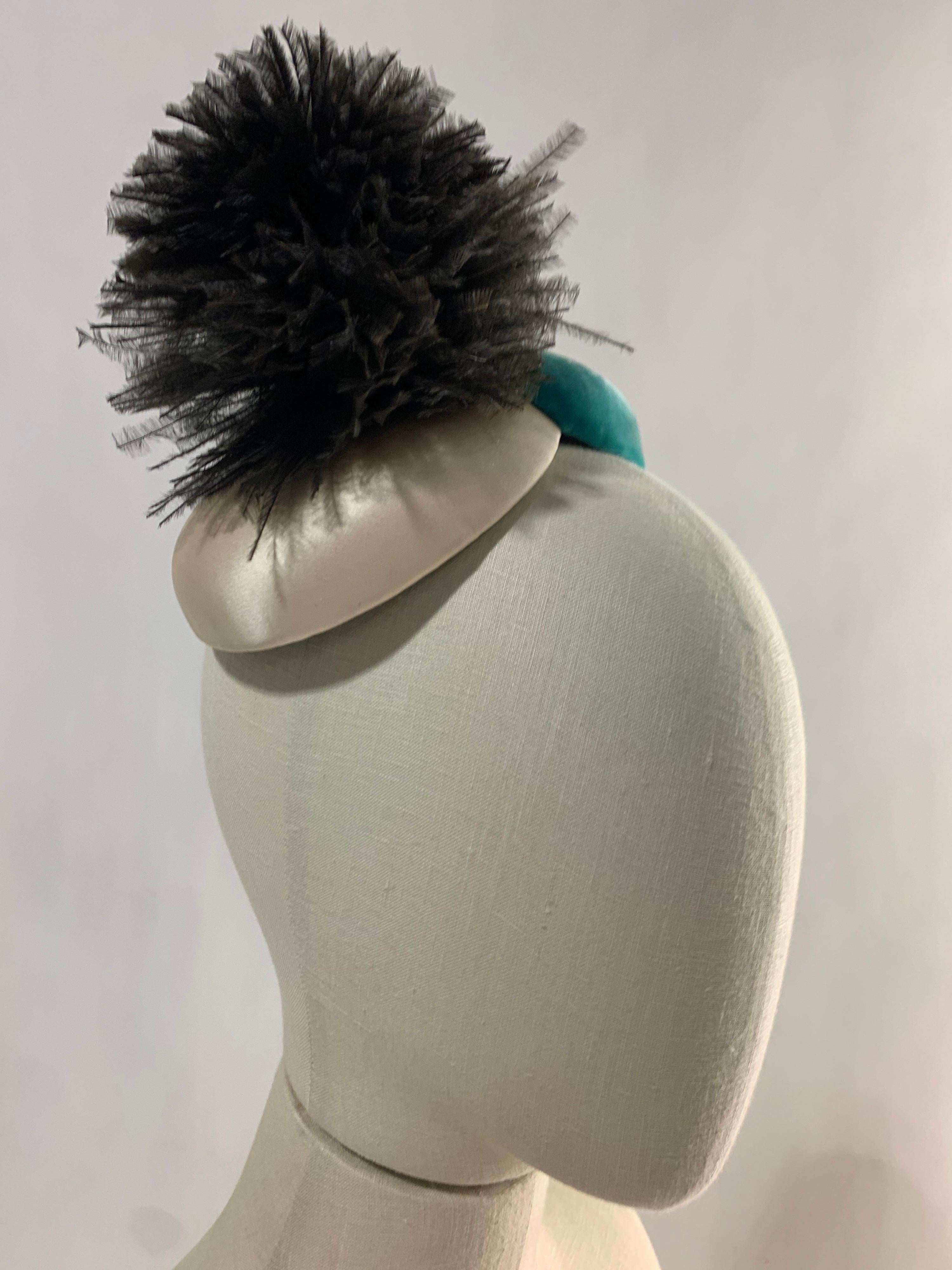 Bonwit Teller - Chapeau de jouet d'avant-garde des années 1950 en turquoise et ivoire avec pouf noir  en vente 2
