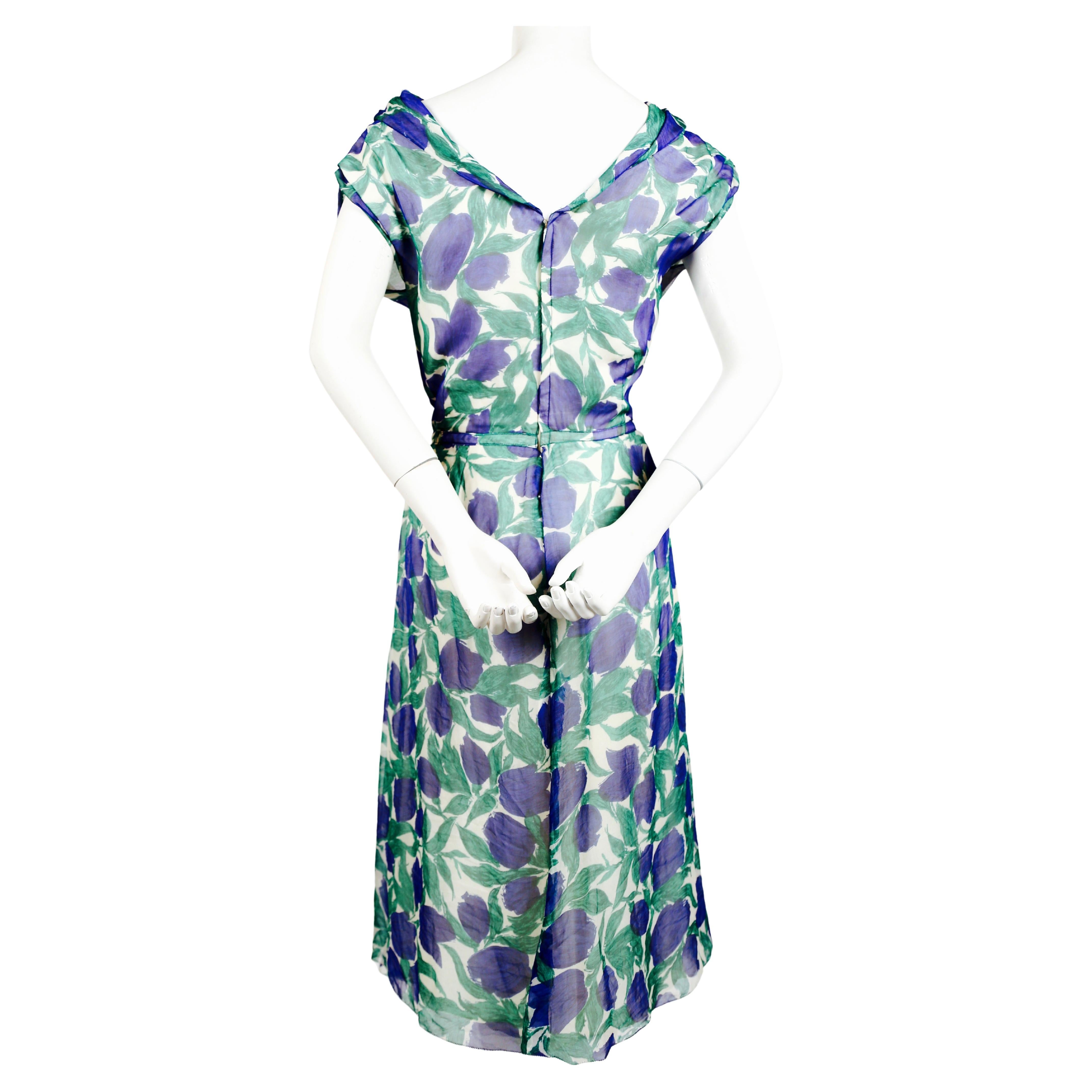 1950er BONWIT TELLER lebhaftes, floral bedrucktes Seidenchiffonkleid im Zustand „Gut“ im Angebot in San Fransisco, CA