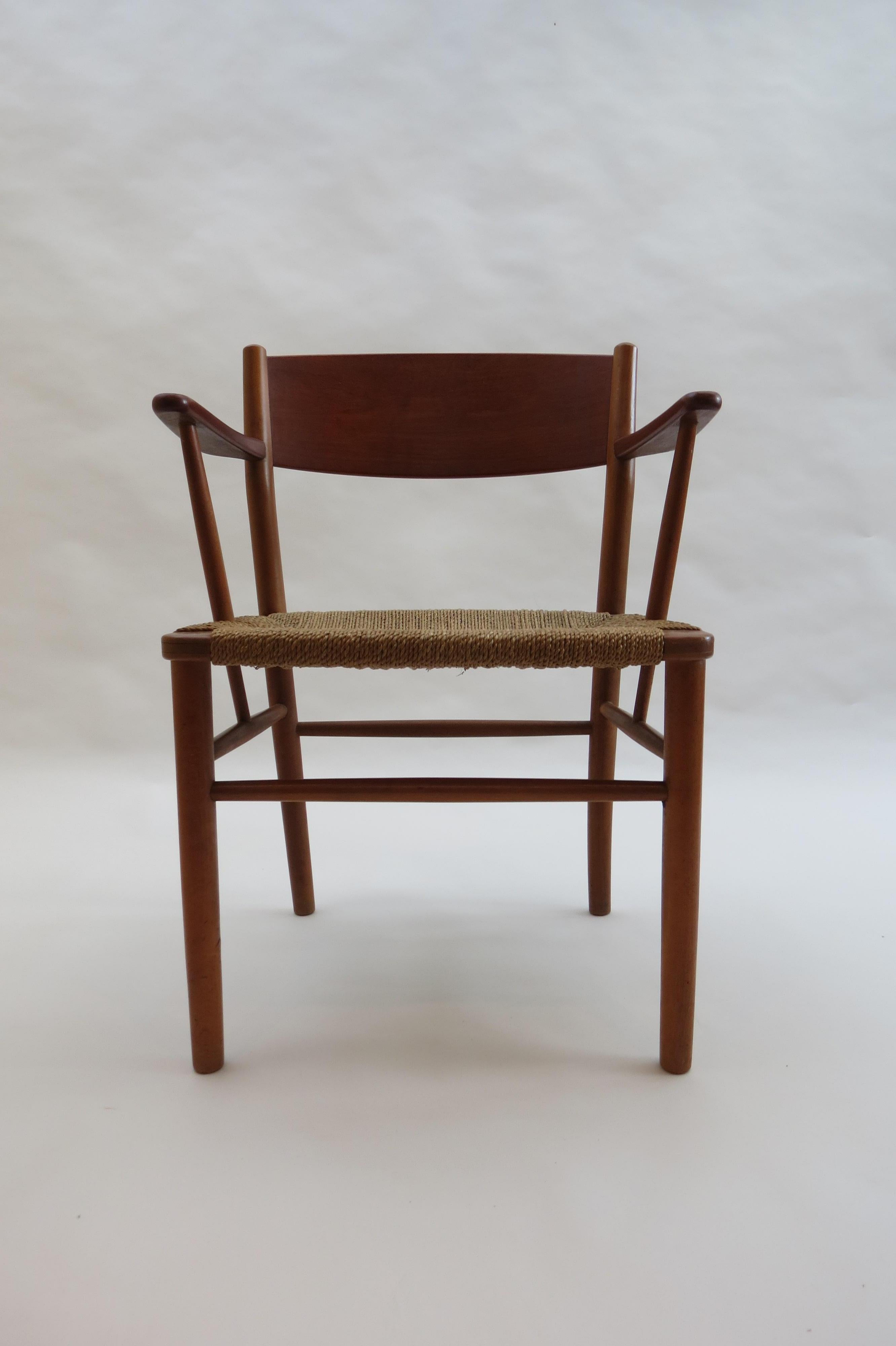 Chair designed by Borge Mogensen and manufactured by Soborg Mobler, Denmark.  Model No 156.

Dates from the 1950s.  In very good condition, retains the original finish and cord seat. Lovely detail on the top of the front legs.

Made from Teak