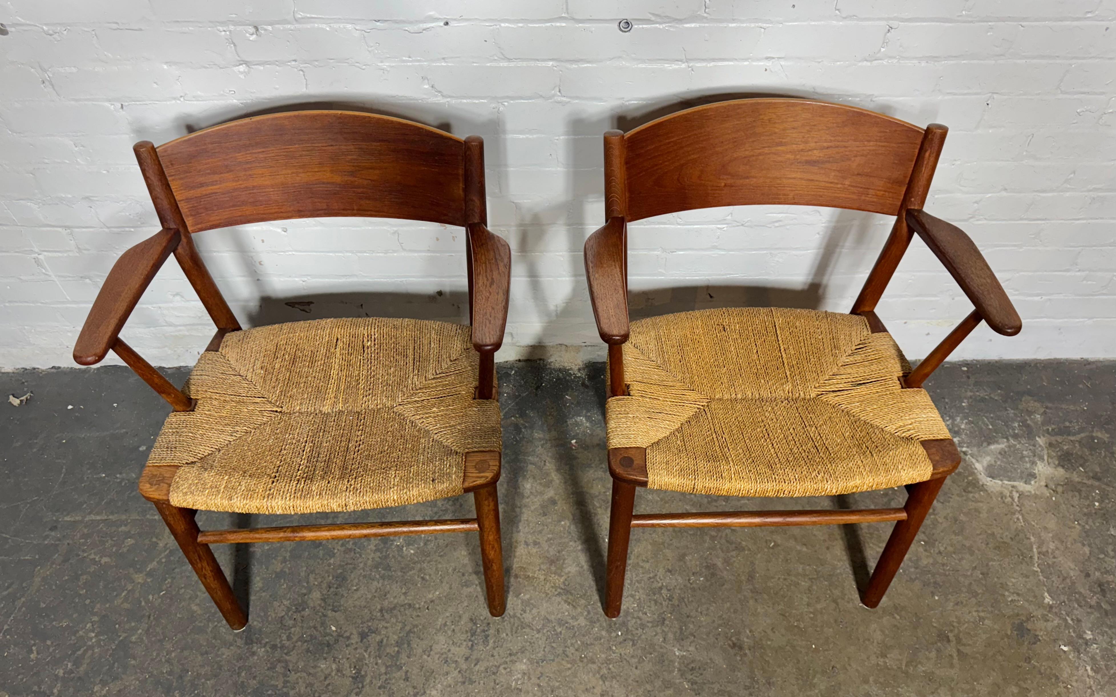 Silla danesa de roble y teca Borge Mogensen de los años 50 Model No. 156 en venta 4