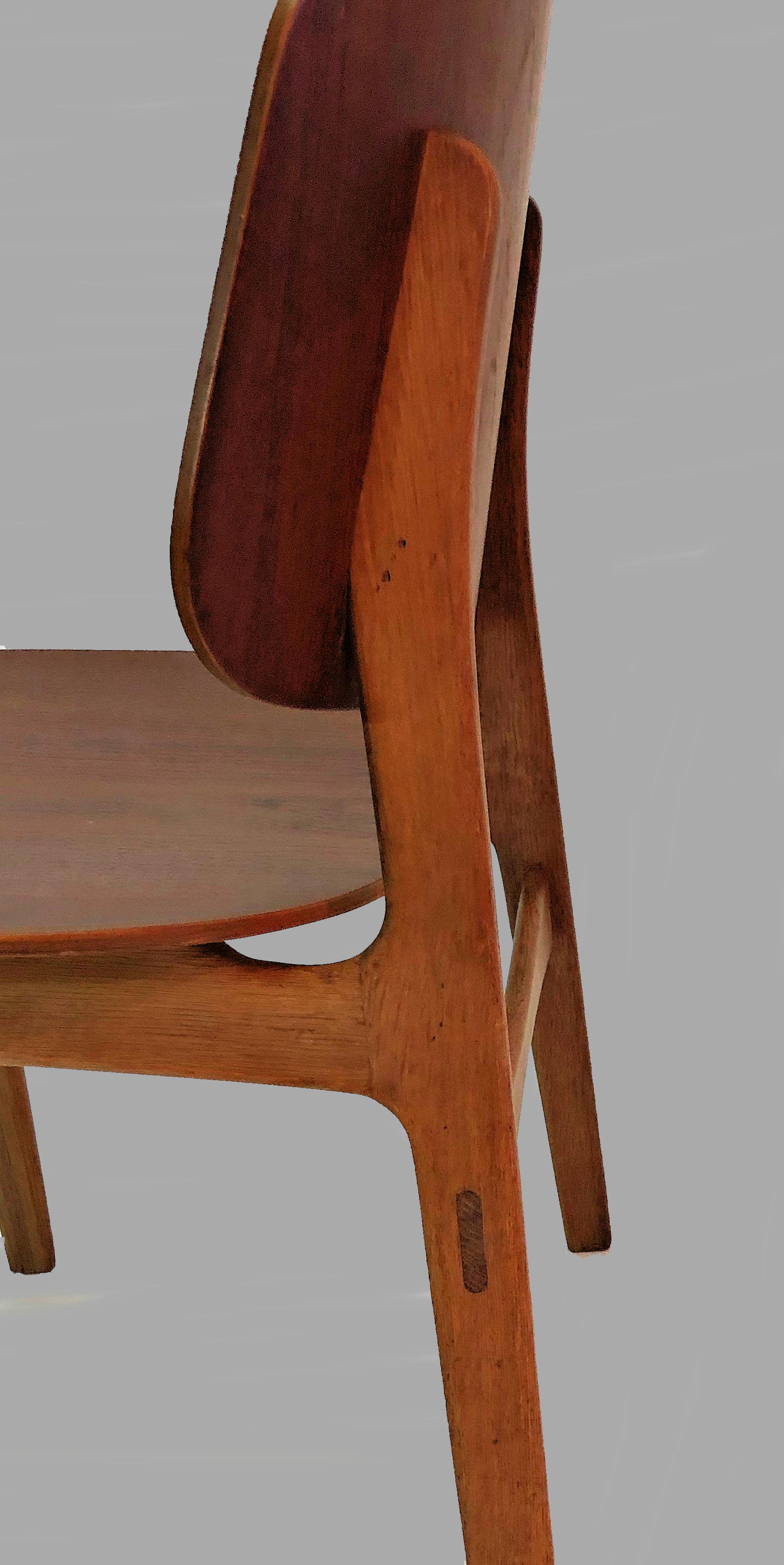 1950s Borge Mogensen Set of Two Shell Chairs in Oak and Teak For Sale 4