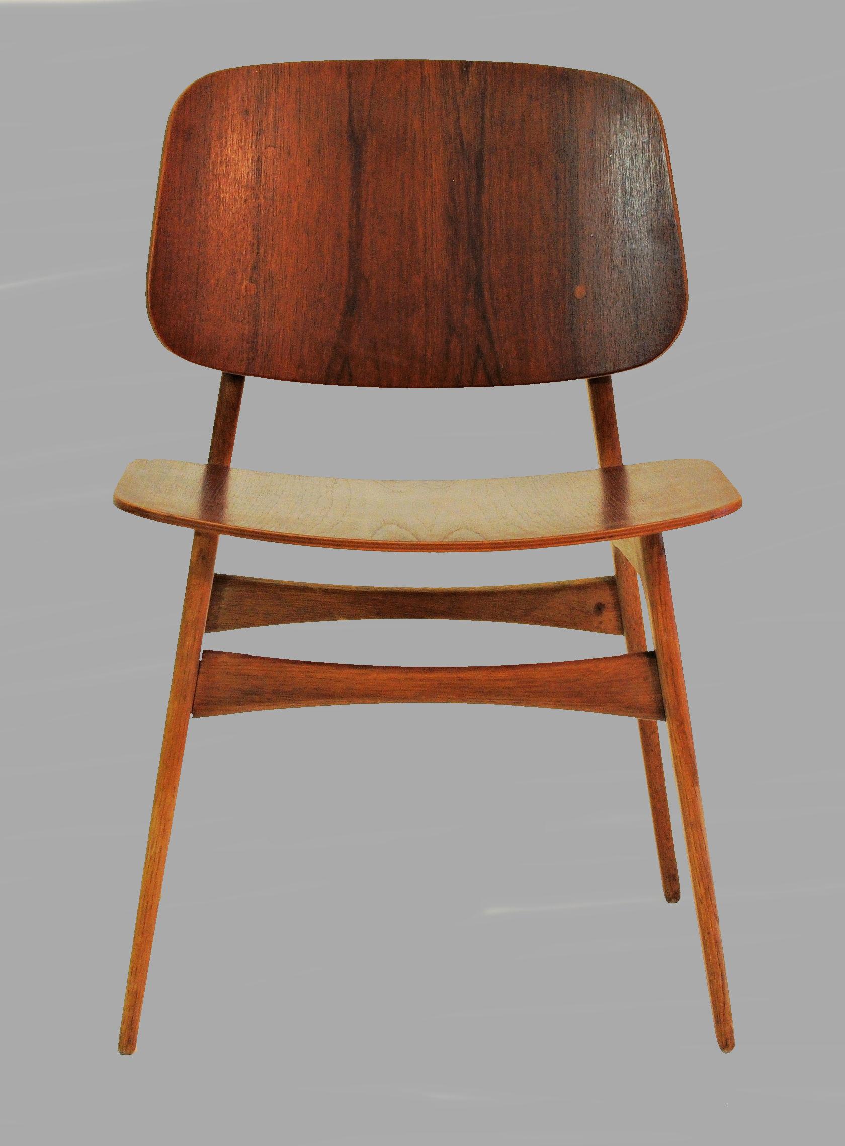Scandinavian Modern 1950s Borge Mogensen Set of Two Shell Chairs in Oak and Teak For Sale