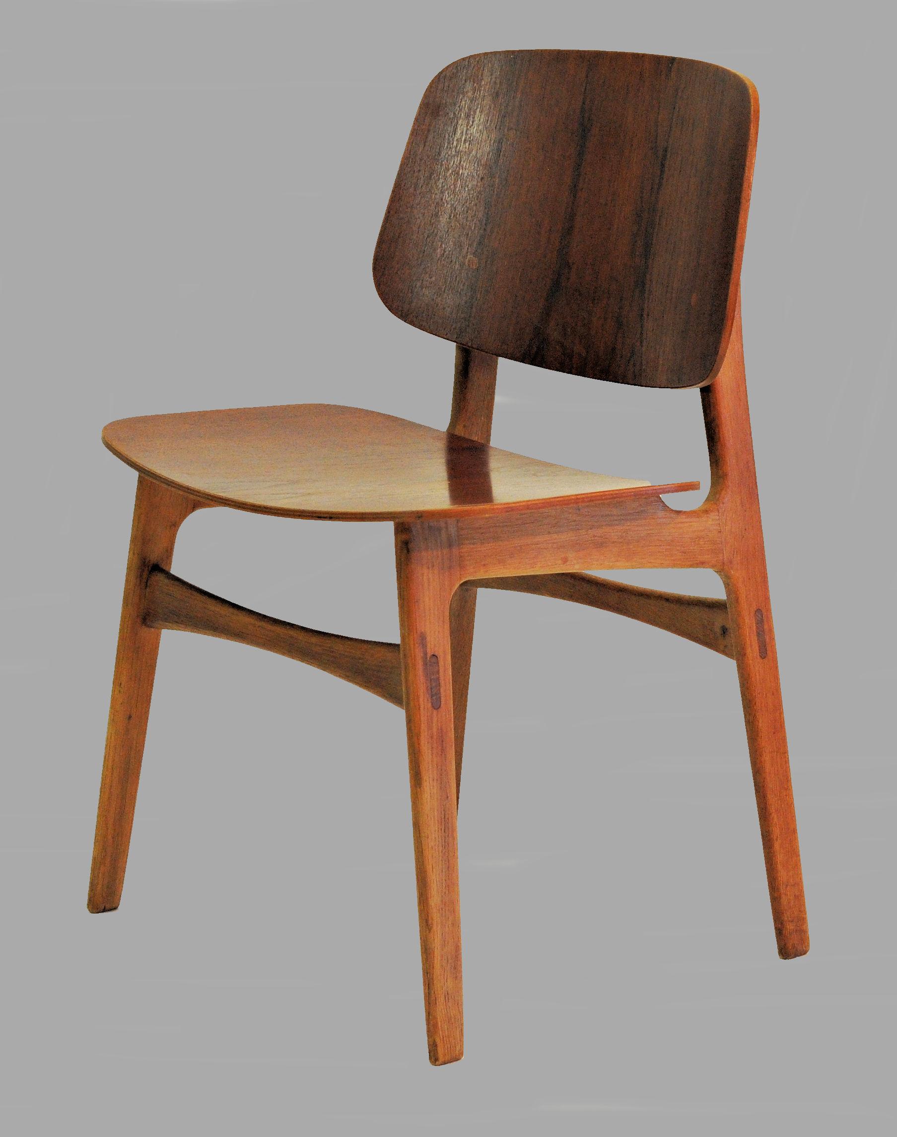 Danois Ensemble de deux chaises coquillages Borge Mogensen en chêne et teck des années 1950 en vente
