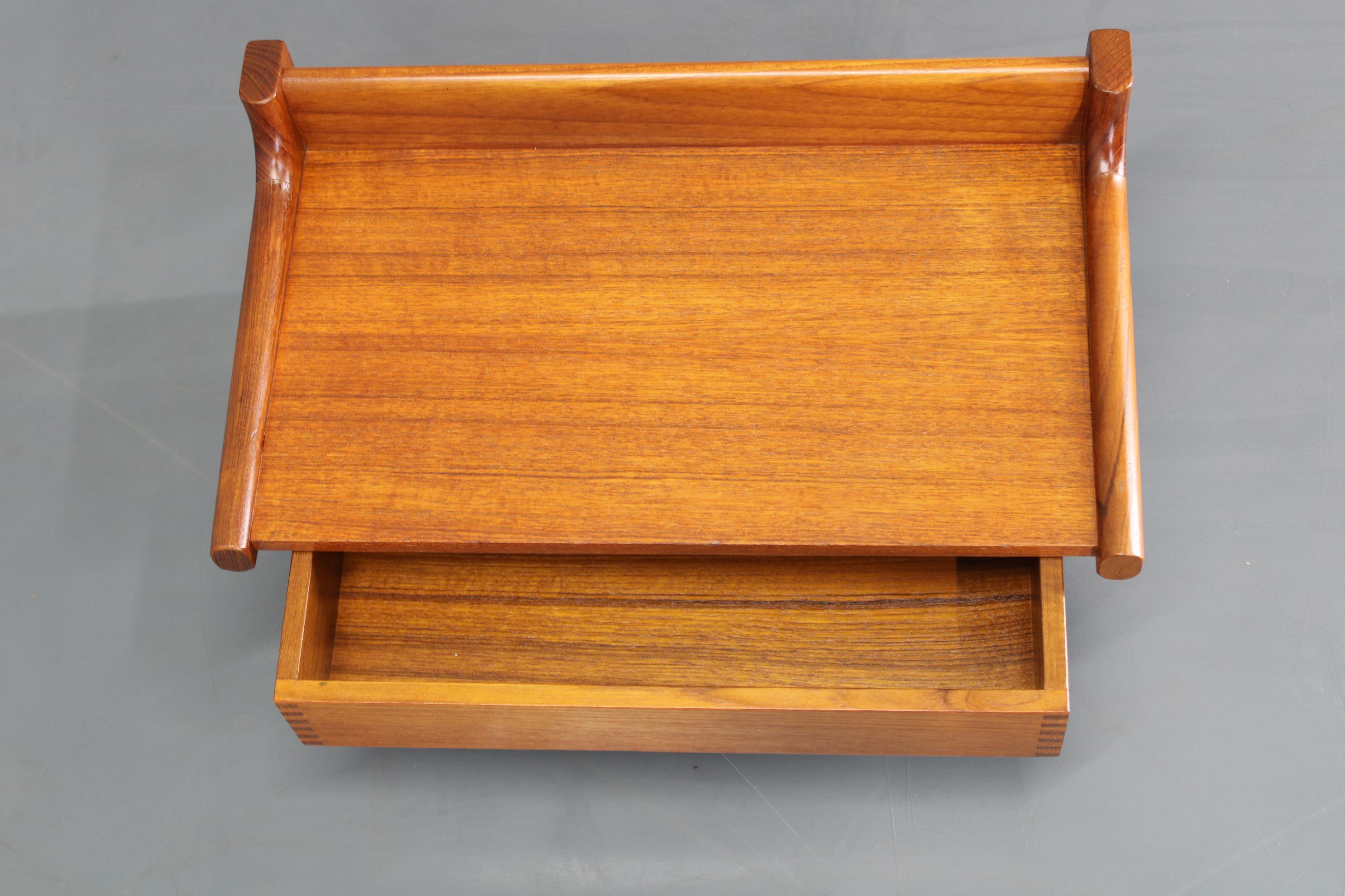 1950s Borge Mogensen Teak Floating Night Stand by Dyrlund, Denmark In Good Condition In Praha, CZ