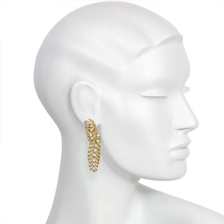 1950s Boucheron Gold and Diamond Stylized Feather Design Earrings In Excellent Condition In New York, NY