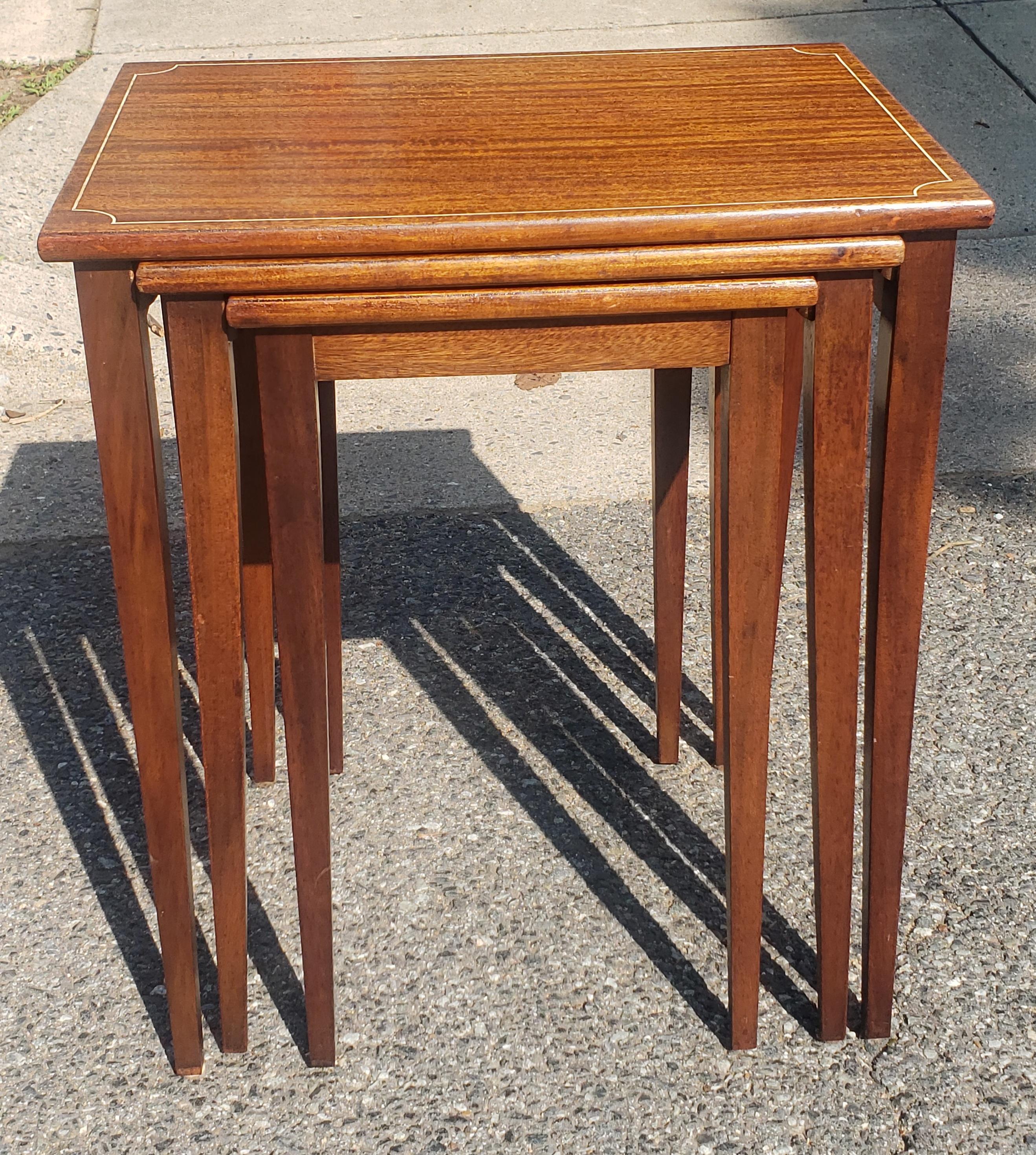 Tables gigognes en acajou véritable des années 1950, Brandt Fine Furniture Refinished Genuine Mahogany en vente 6