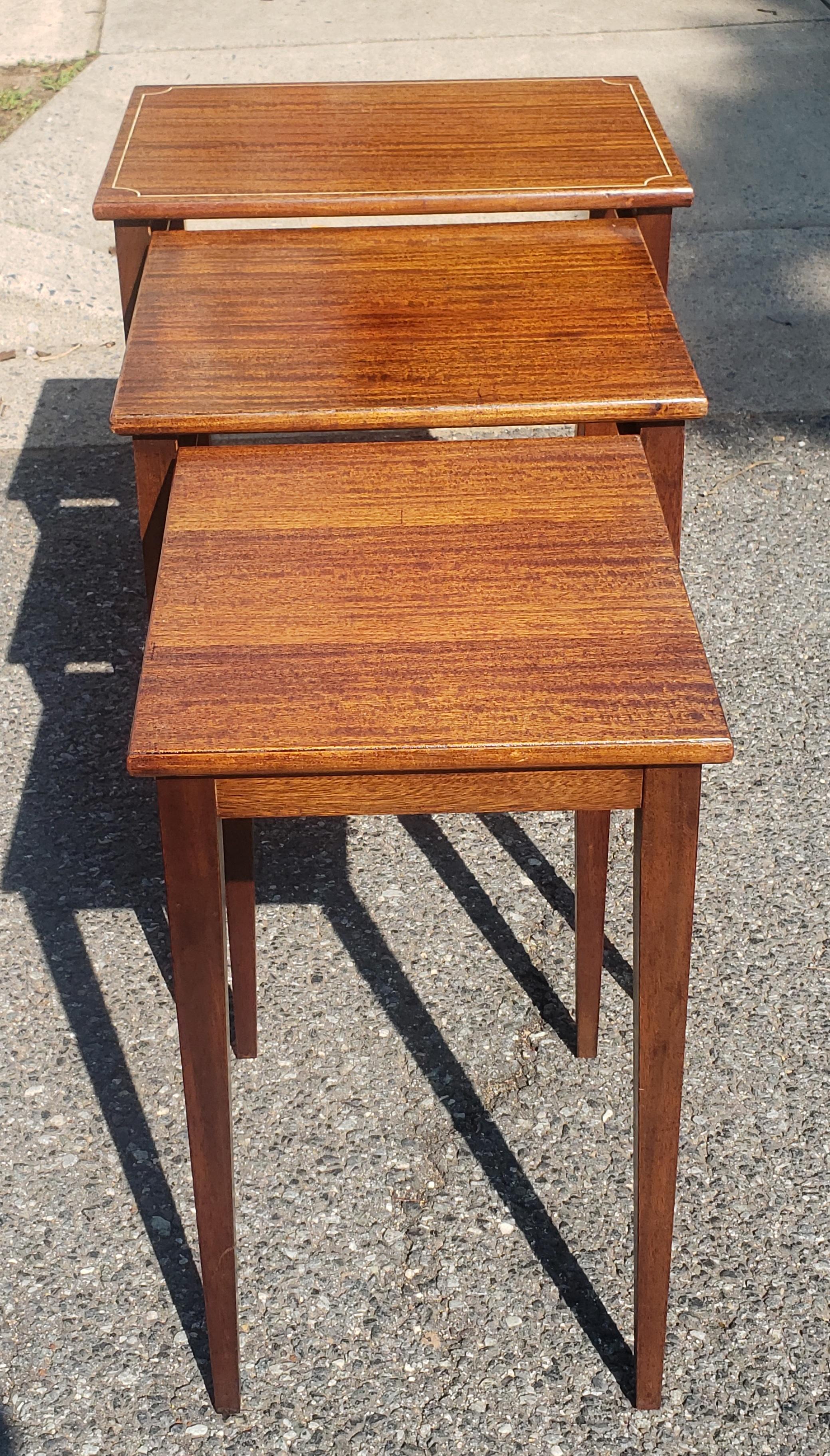 Tables gigognes en acajou véritable des années 1950, Brandt Fine Furniture Refinished Genuine Mahogany en vente 7