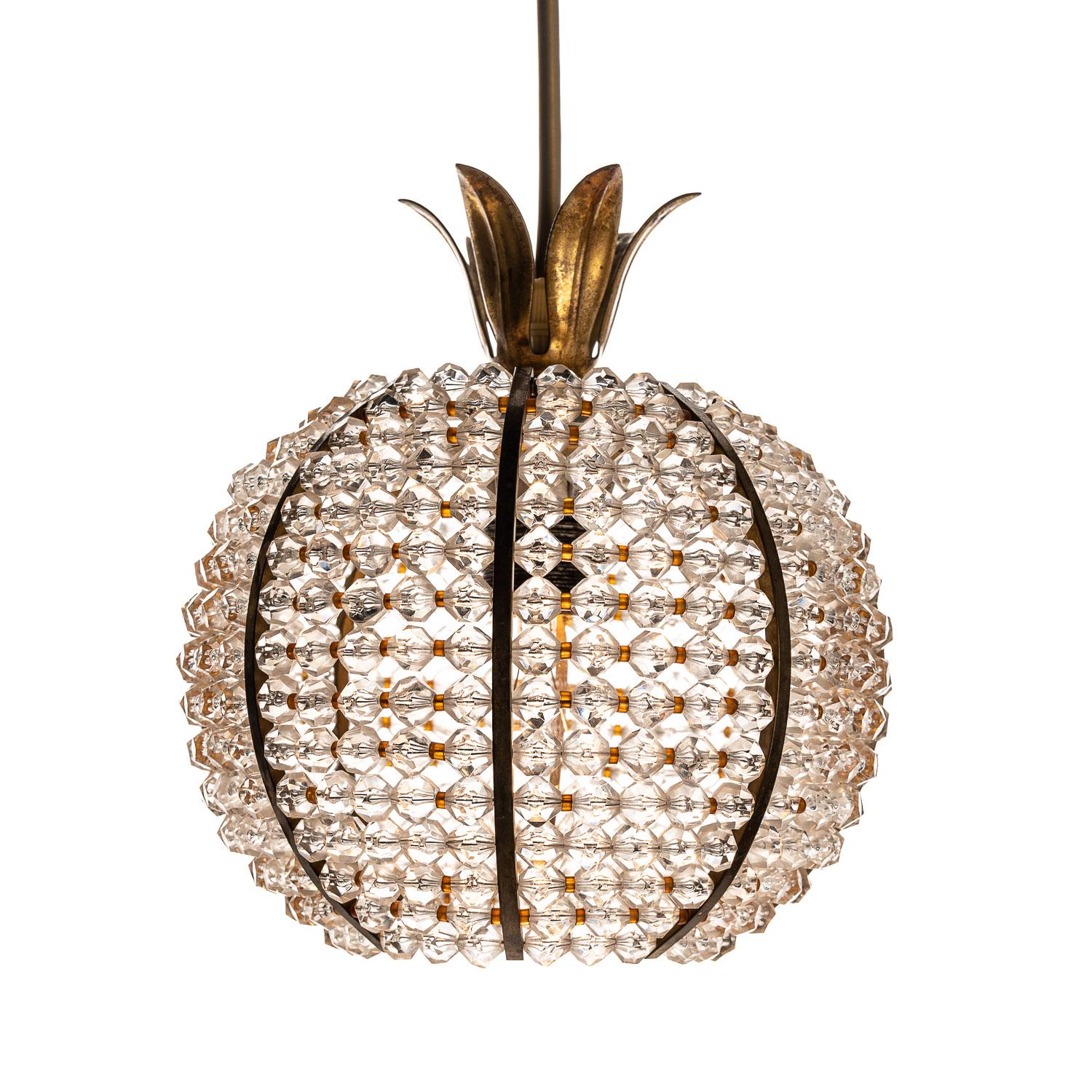 The acrylic beading and contrasting brass elements add an air of opulence to this beautiful light. Height variable up from the light measuring in at 19 cm. As it is now 100cm in height. We have more of the same style, different shapes, in stock.