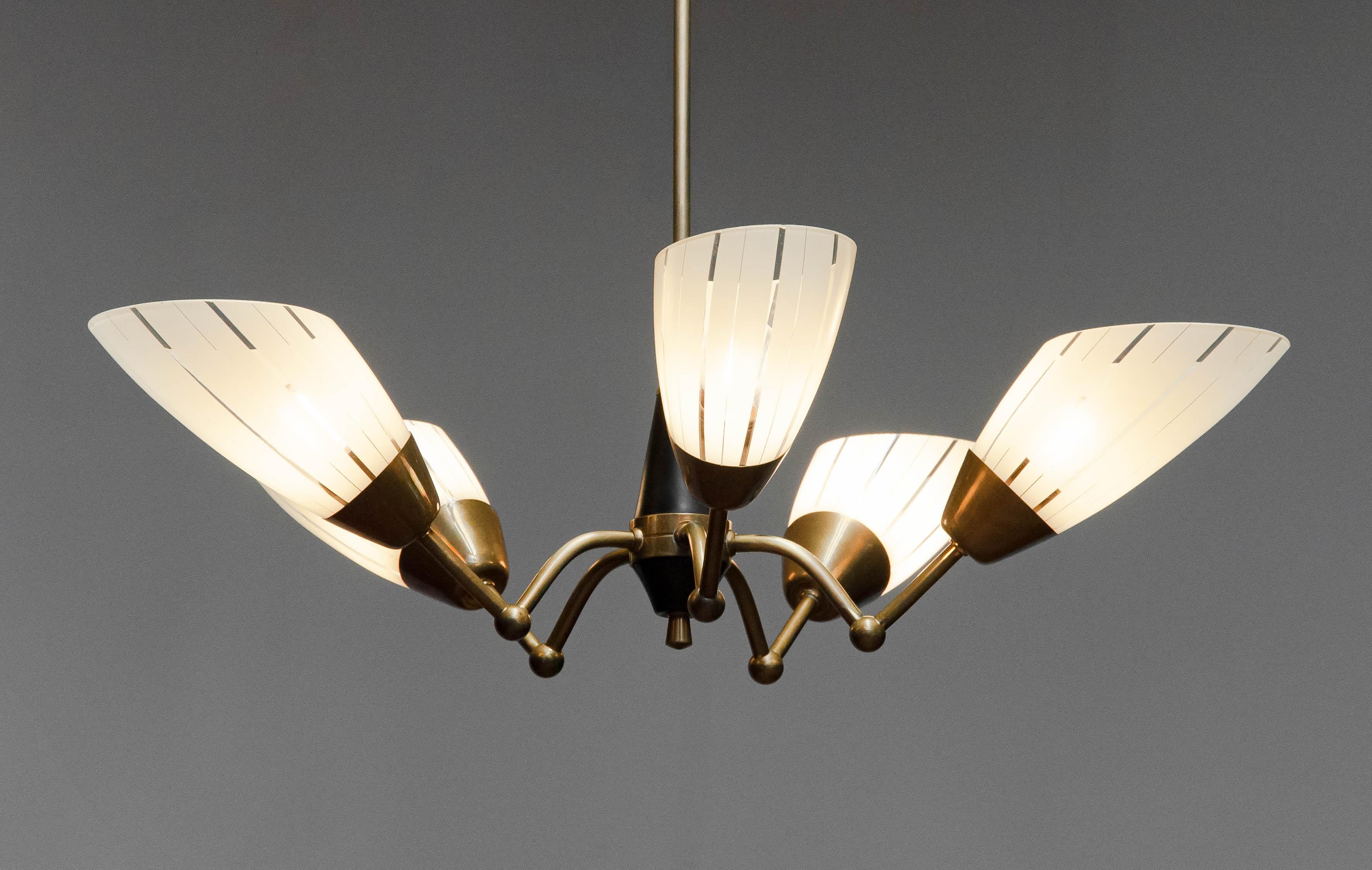 Beautiful German 'sputnik' chandelier with five arms in brass with art glass shades.
This chandelier is in allover good condition and technically 100%.
