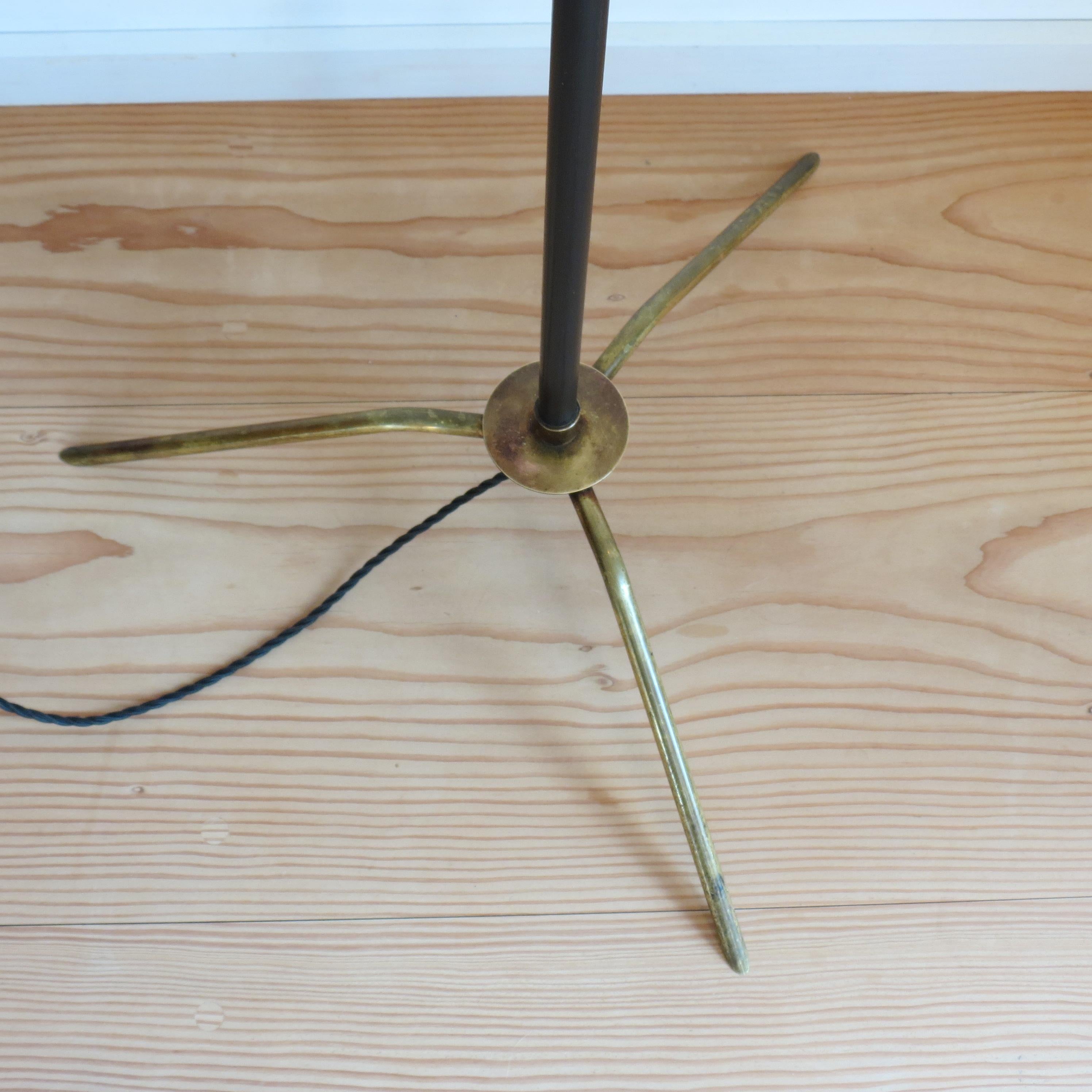 1950s Brass and Black Metal Curve over Adjustable Industrial Floor Lamp In Good Condition In Stow on the Wold, GB