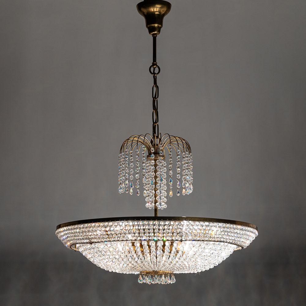 This is a standout piece. The brilliant beading work in quality crystal glass beads gives an opulent yet elegant feel. It diffuses the light in a beautiful way with a prismatic and super sparkle effect.
It also has decorative waterfall design work