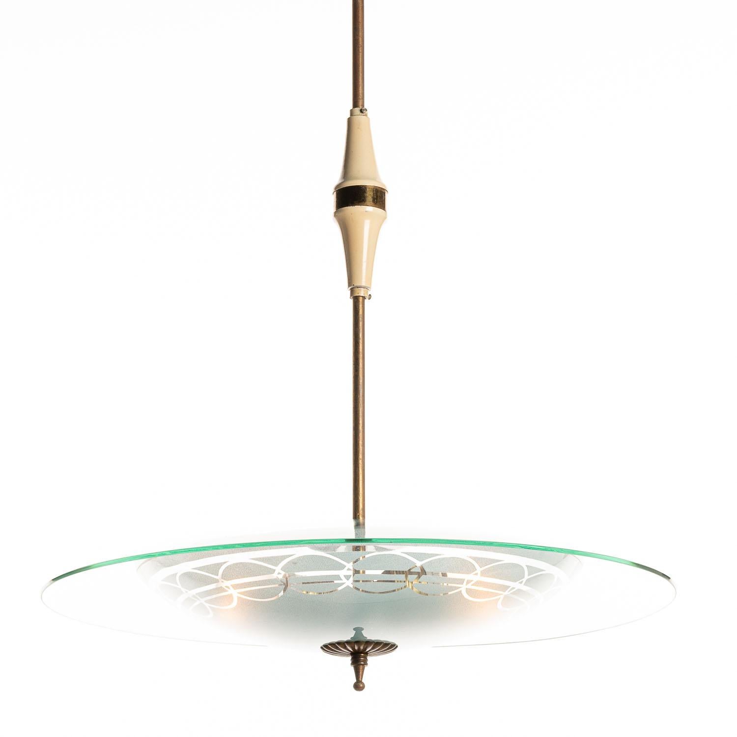 This 1950s piece is attributed to designer Pietro Chiesa. Classic yet understated in design, it certainly brings a lot of charm. The soft-blueish tones add a unique touch to the lamp, together with the clear glass top plate. The brass rod is muted
