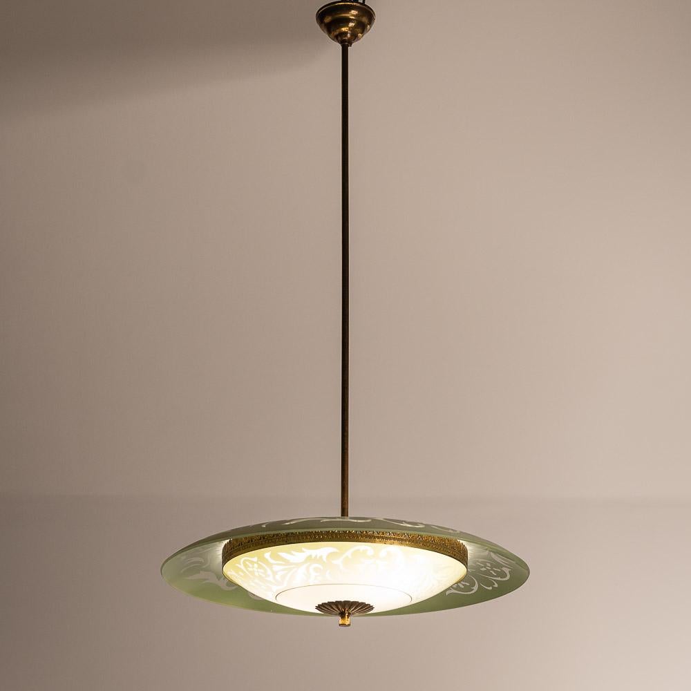 1950s Brass and Glass Pendant in Style of Pietro Chiesa In Good Condition For Sale In Schoorl, NL