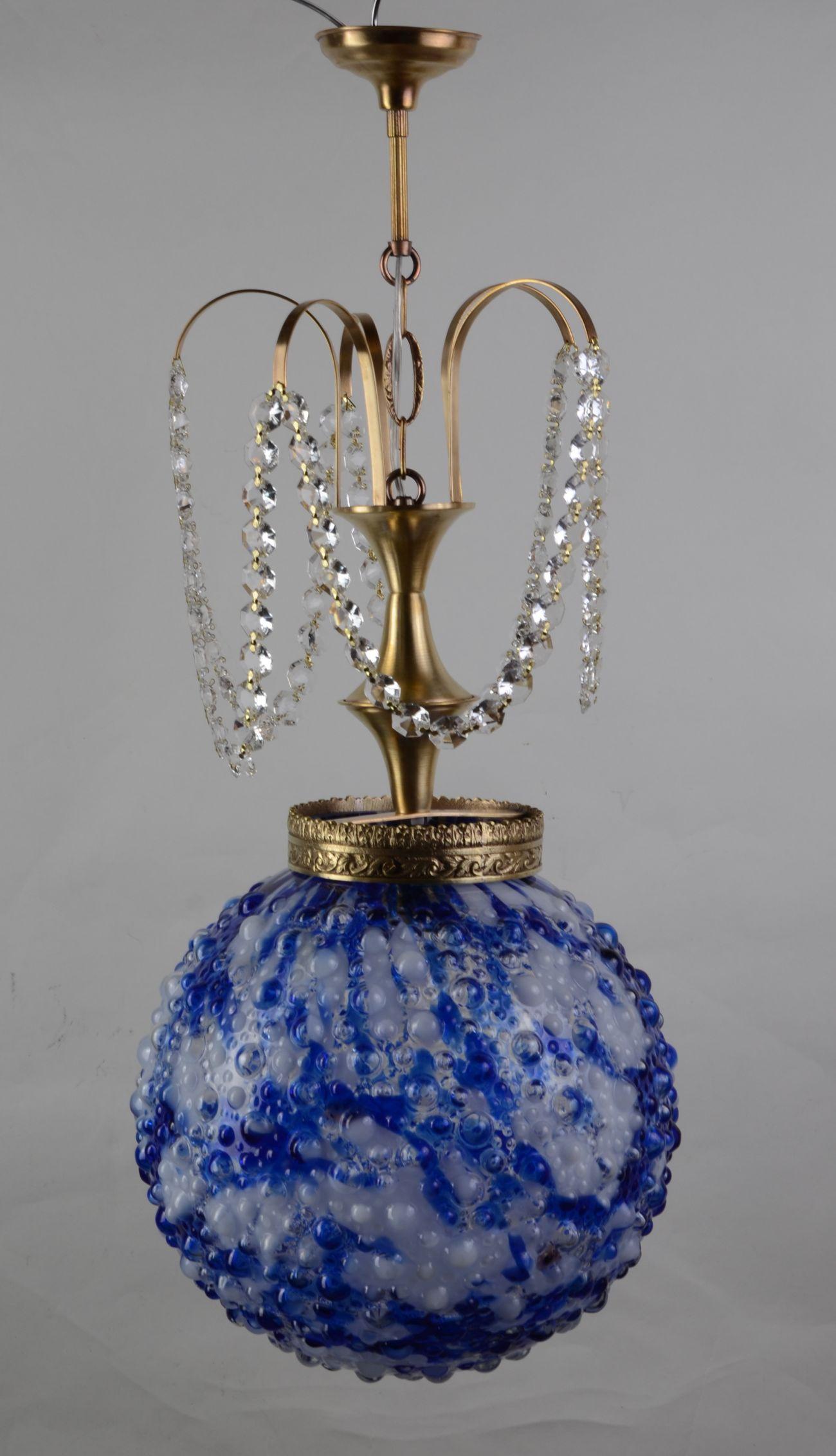 1950s ceiling lamp with original Murano glass lampshade from Spain
The lamp is great and one of a kind! The object's construction elements were made of gold-coloured brass. The characteristic element is the original white-blue Murano lampshade with