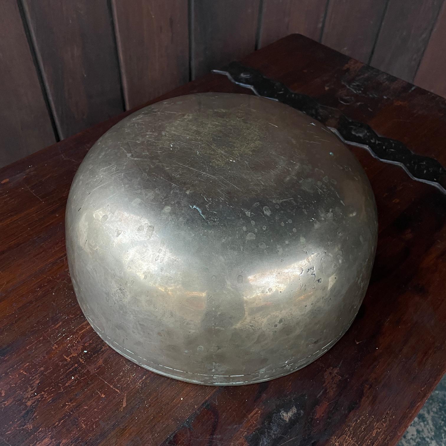 Ciotola da canto tibetana Jambati con centrotavola in ottone antico in vendita 4