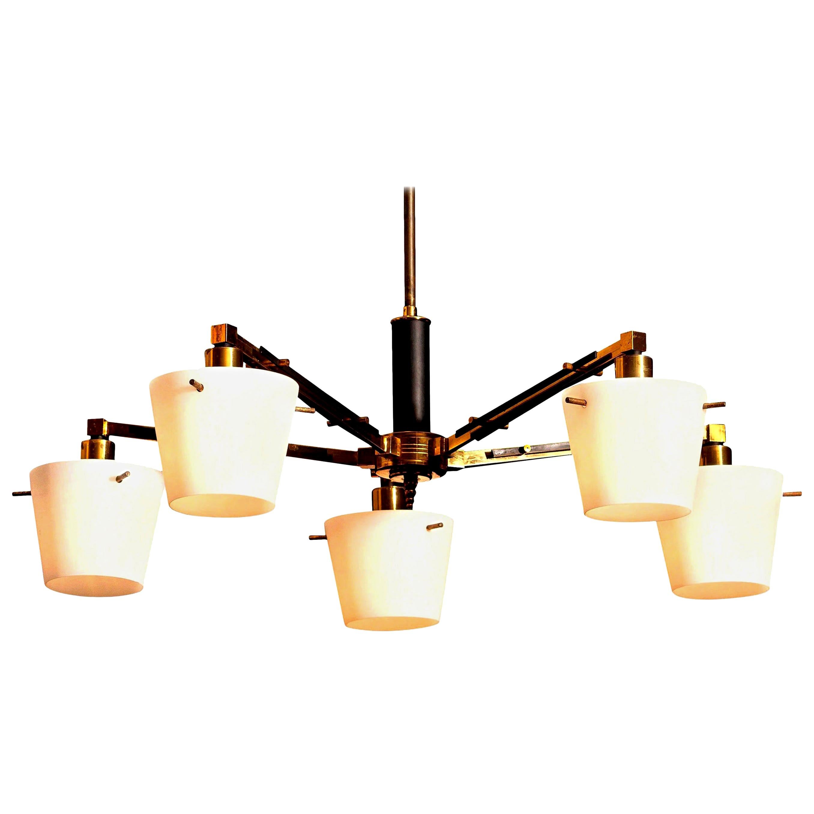 Beautiful and original midcentury chandelier with five frosted white glass shades on a brass frame by Stilnovo, Italy. Period: 1950s. Five-light.
Technical 100% / E14 / 17.
The dimensions are ø of the fixture, 65 cm / 26 inch. Total height 70 cm /