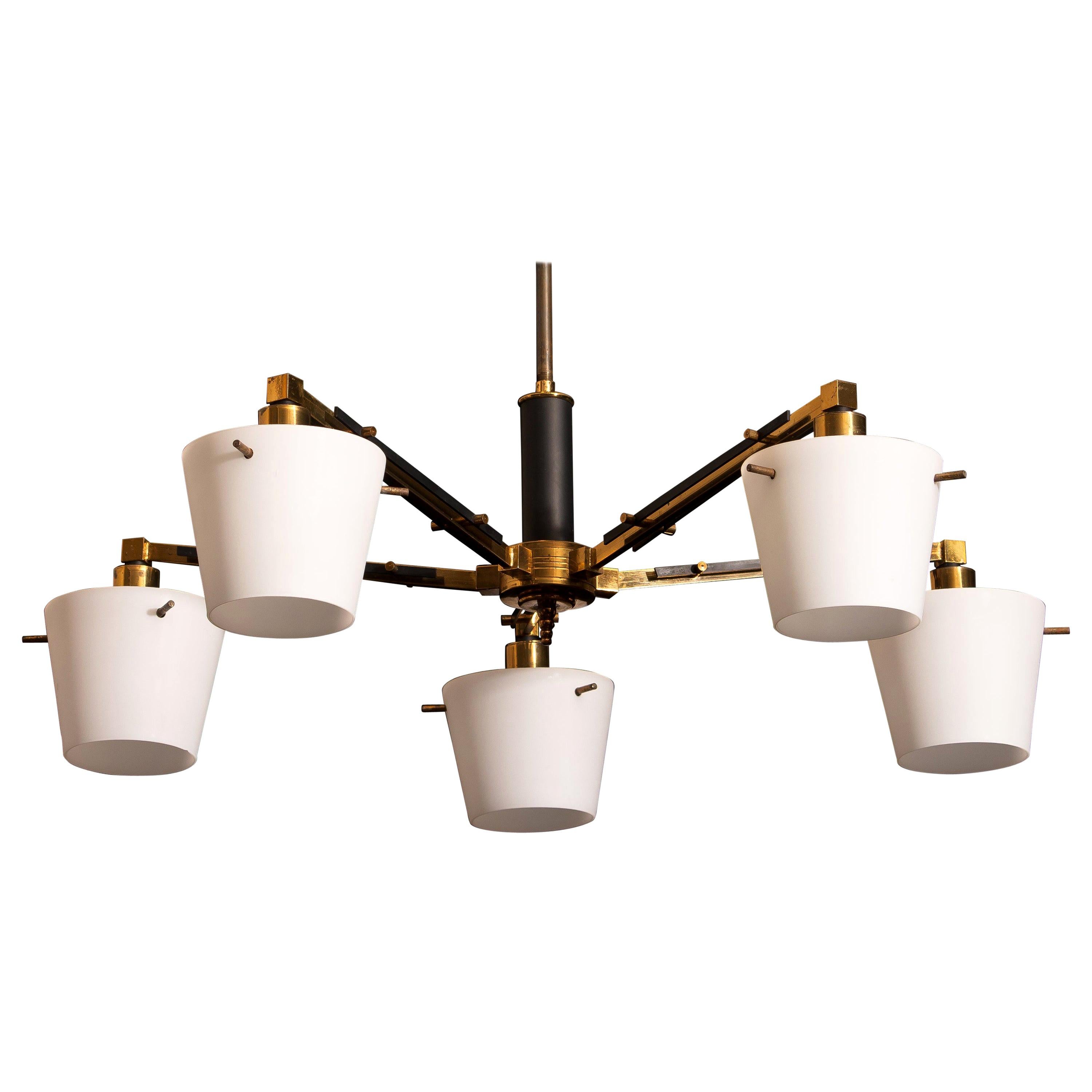 Beautiful and original midcentury chandelier with five frosted white glass shades on a brass frame , Italy. Period: 1950s. Five-light.
Technical 100% / E14 / 17.
The dimensions are Ø of the fixture, 65 cm / 26 inch. Total height 70 cm / 28 inch
The