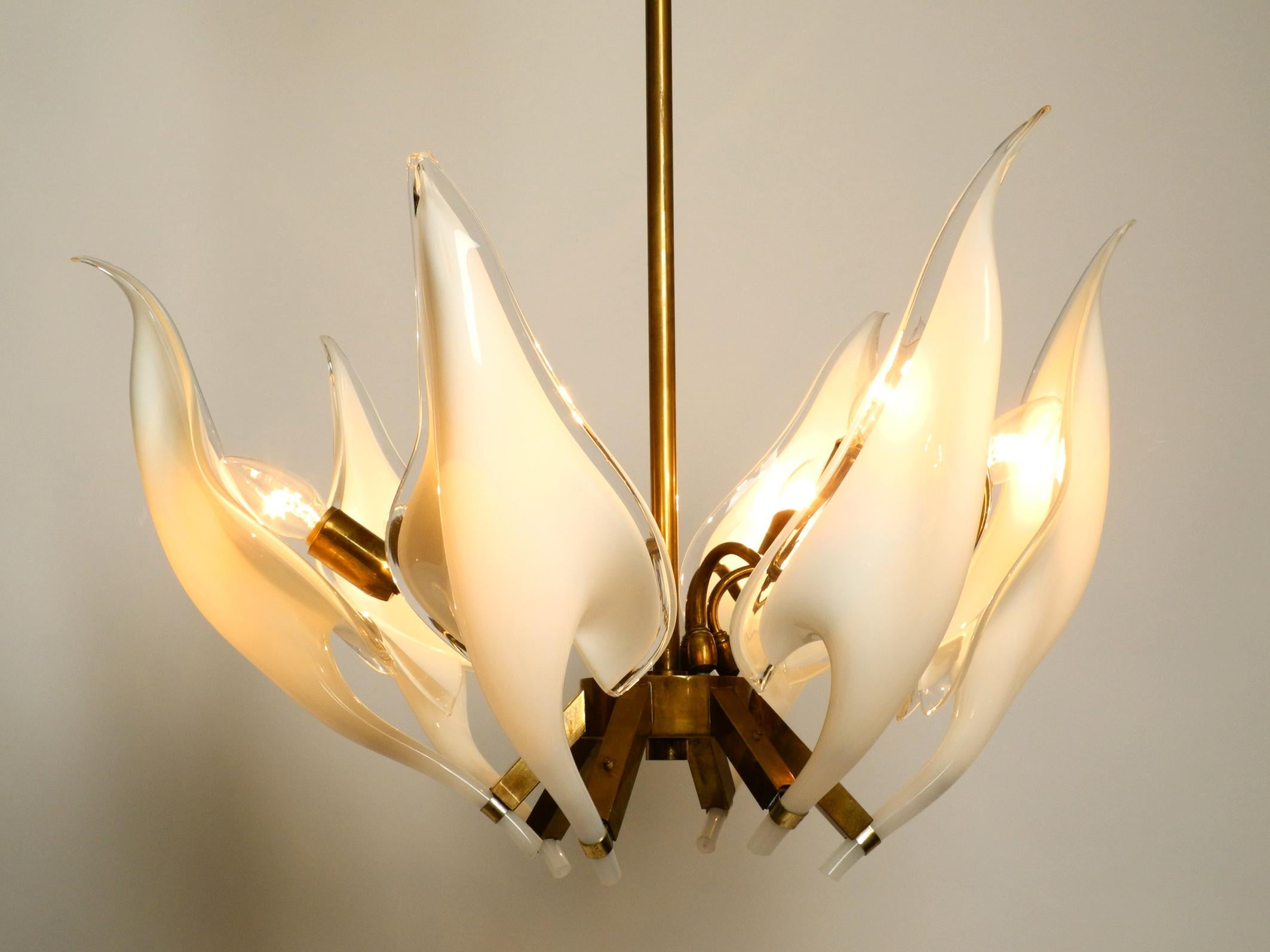 Italian 1950s Brass Chandelier with White and Transparent Murano Glasses by Franco Luce For Sale