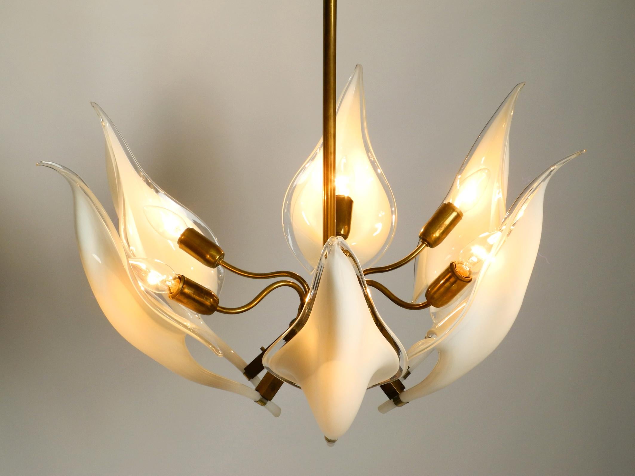 1950s Brass Chandelier with White and Transparent Murano Glasses by Franco Luce In Good Condition For Sale In München, DE