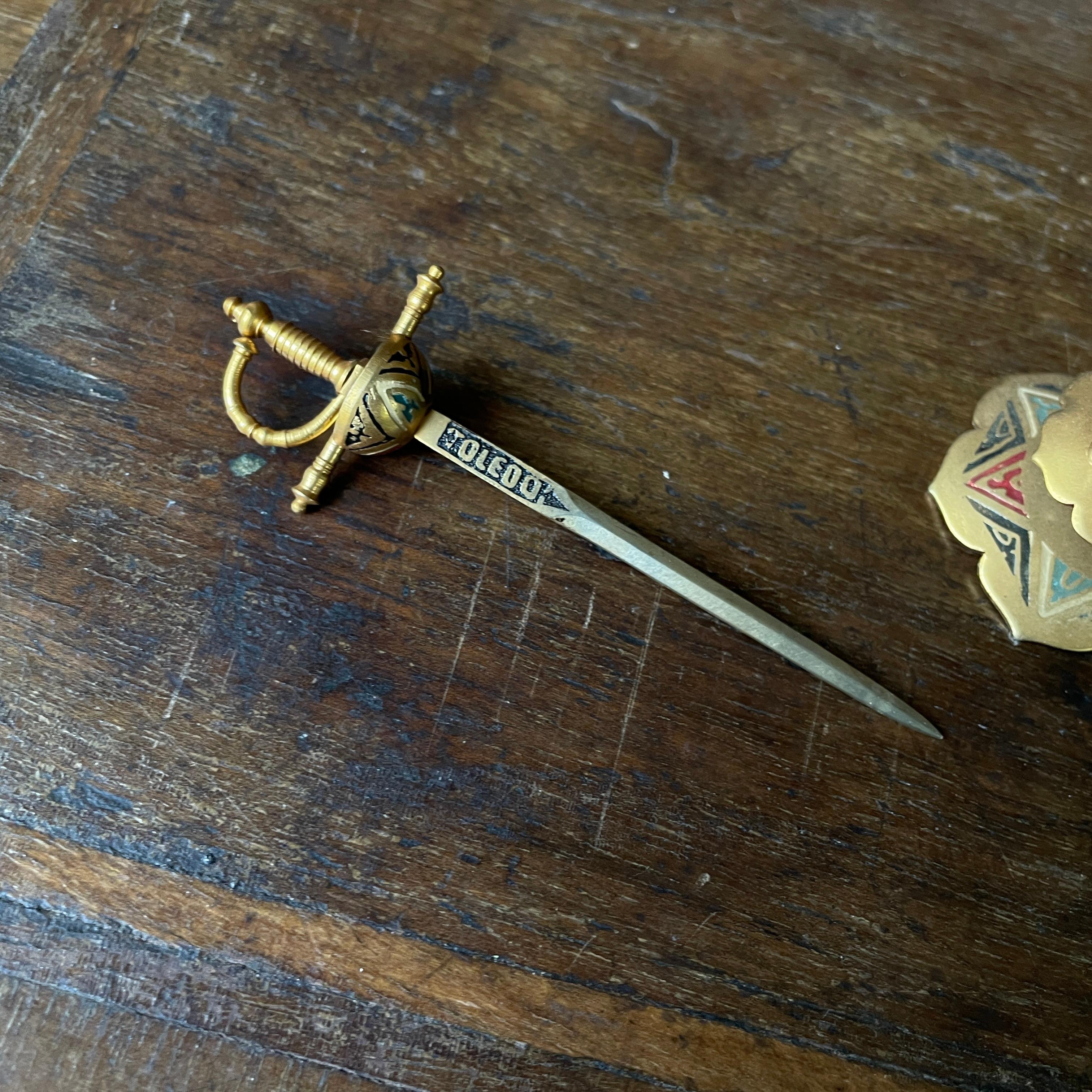 Milieu du XXe siècle 1950s Brass + Enamel Martini Cocktail Swords Vintage Mid-Century Mad Men en vente
