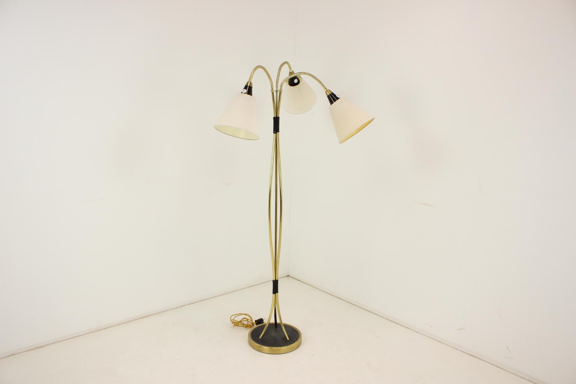 1950s Brass Floor Lamp, Czechoslovakia In Good Condition For Sale In Praha, CZ