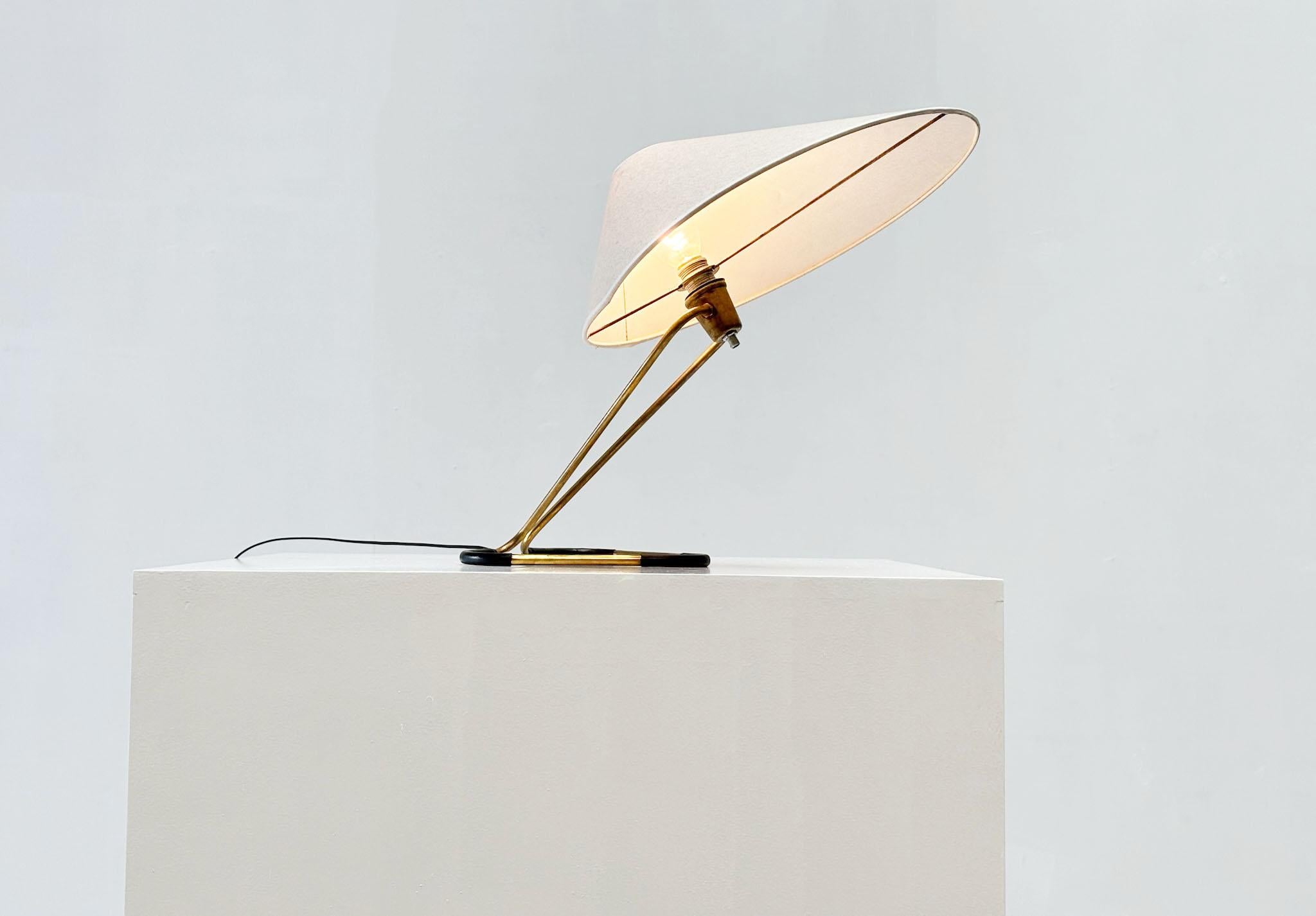 1950's French table lamp
This French table lamp from the 1970s, though designed by an unknown creator, showcases undeniable quality and craftsmanship. The lamp features a striking new shade with an unusual shape that complements its metal base