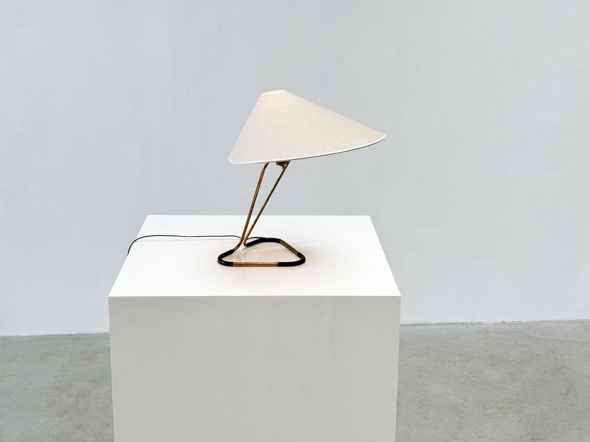 1950's brass French table lamp In Good Condition In Nijlen, VAN