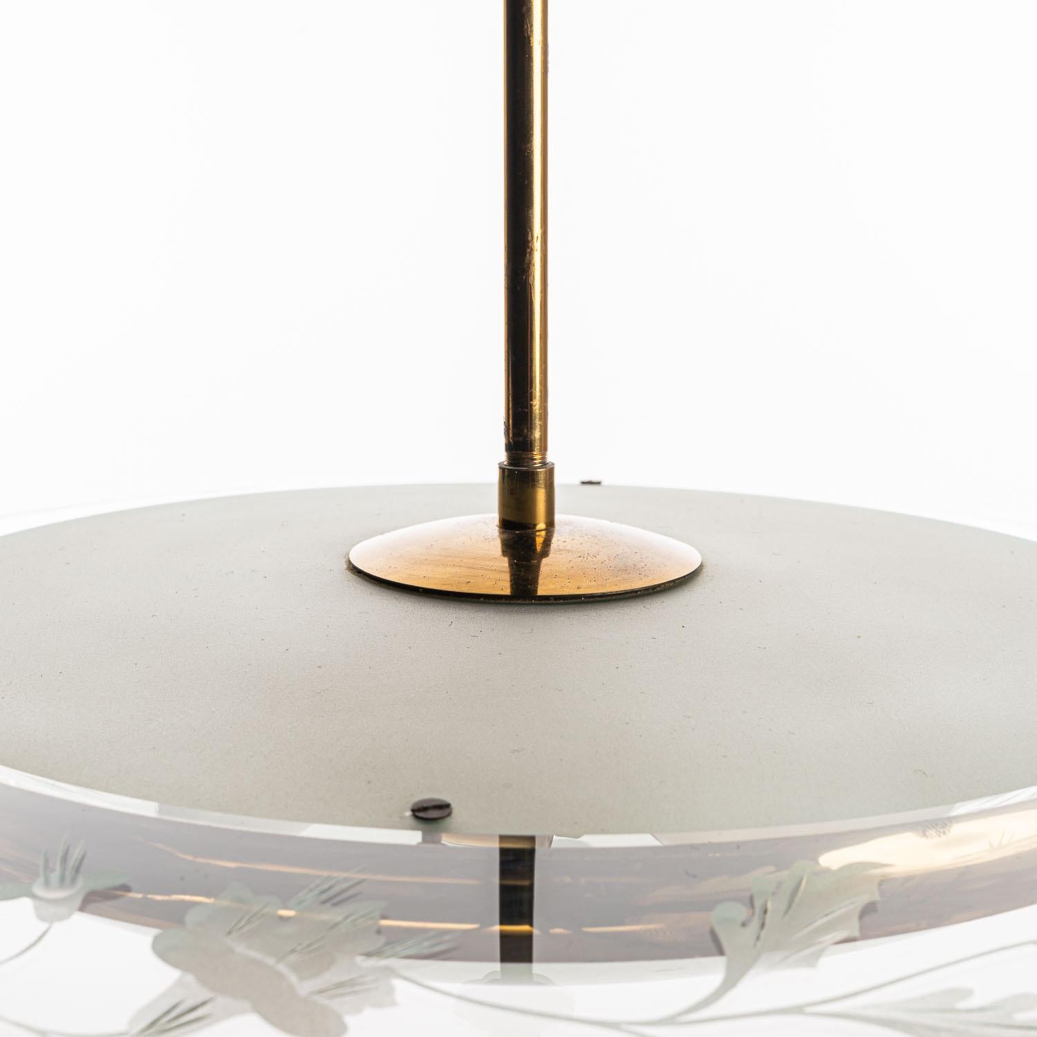 Laiton Pendentif en laiton et verre des années 1950 dans le style de Pietro Chiesa en vente