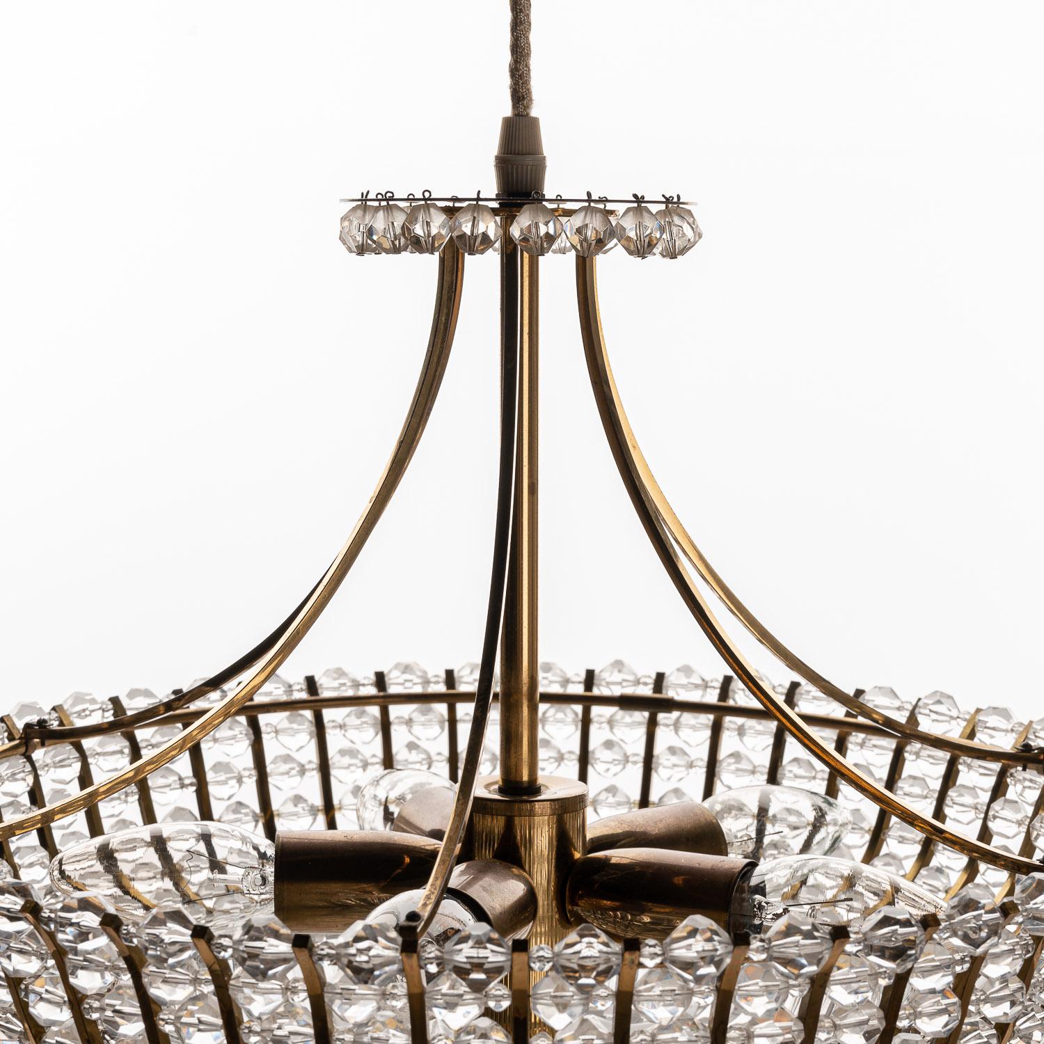 Lampadario in ottone, lucite e cristallo del 1950 di Emil Stejnar per Rupert Nikoll in vendita 5