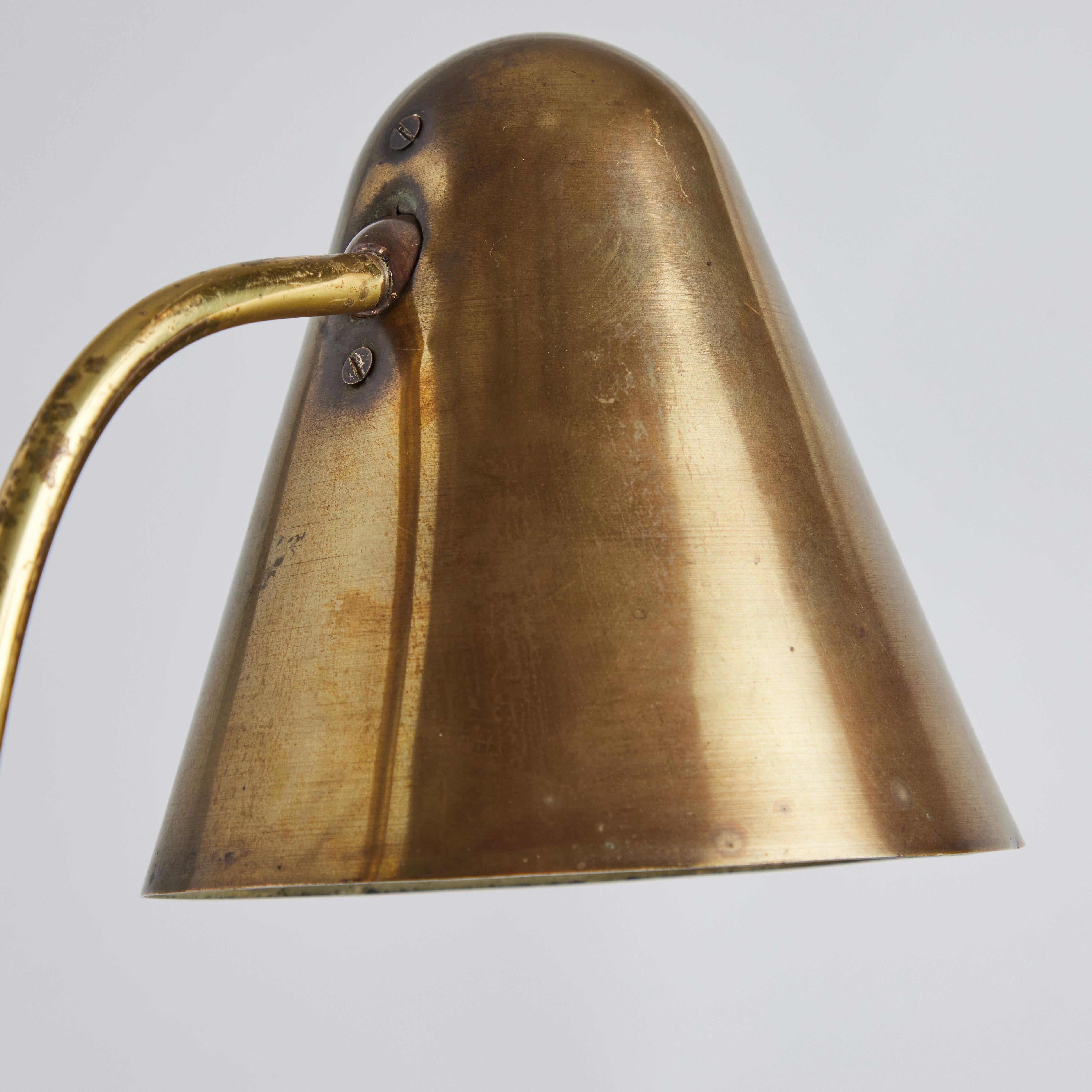 Lampe de table en laiton des années 1950 attribuée à Jacques Biny en vente 9