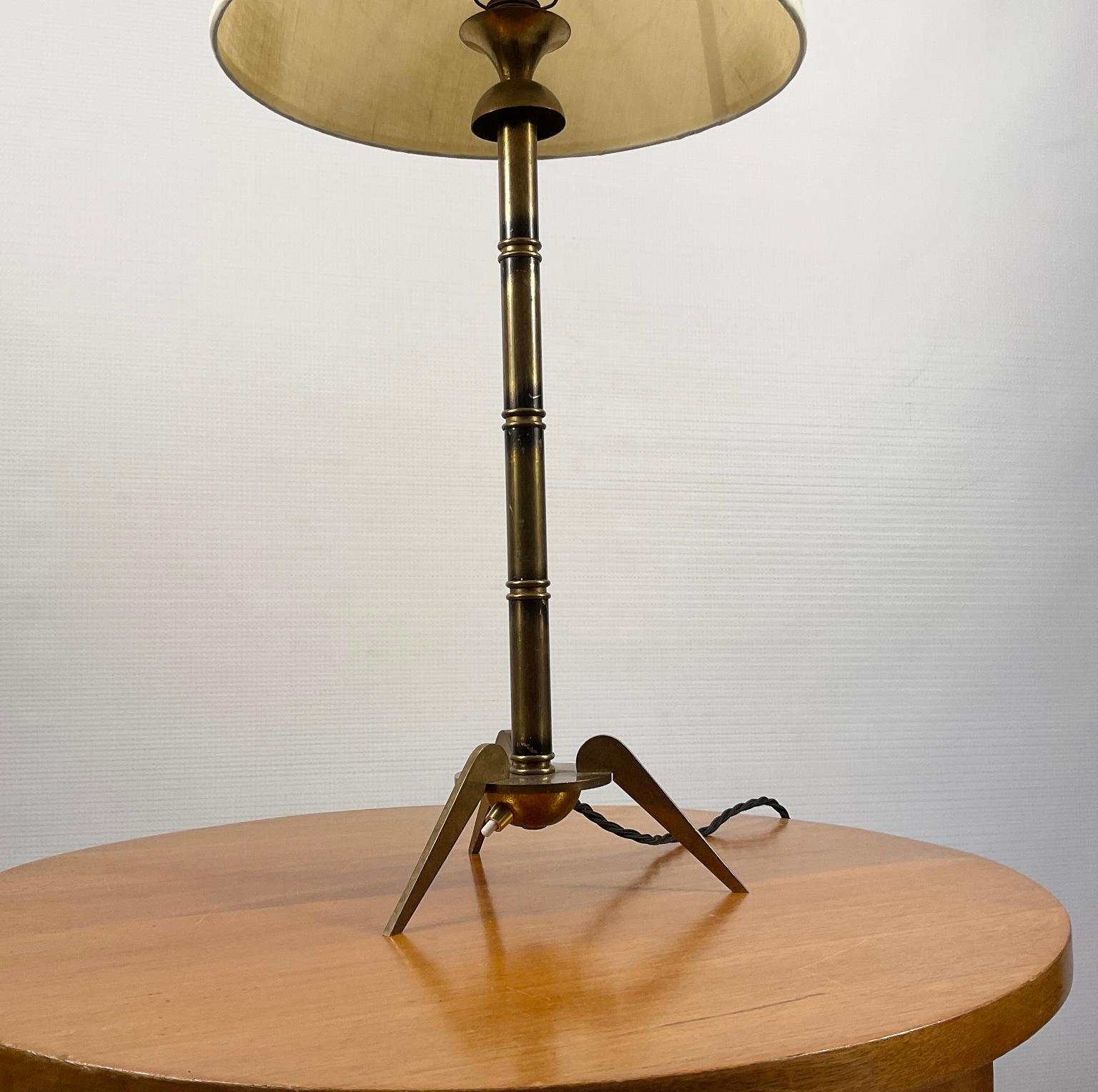 Lampe de table des années 1950 attribuée à la Maison Jansen en laiton imitation bambou Bon état - En vente à London, GB