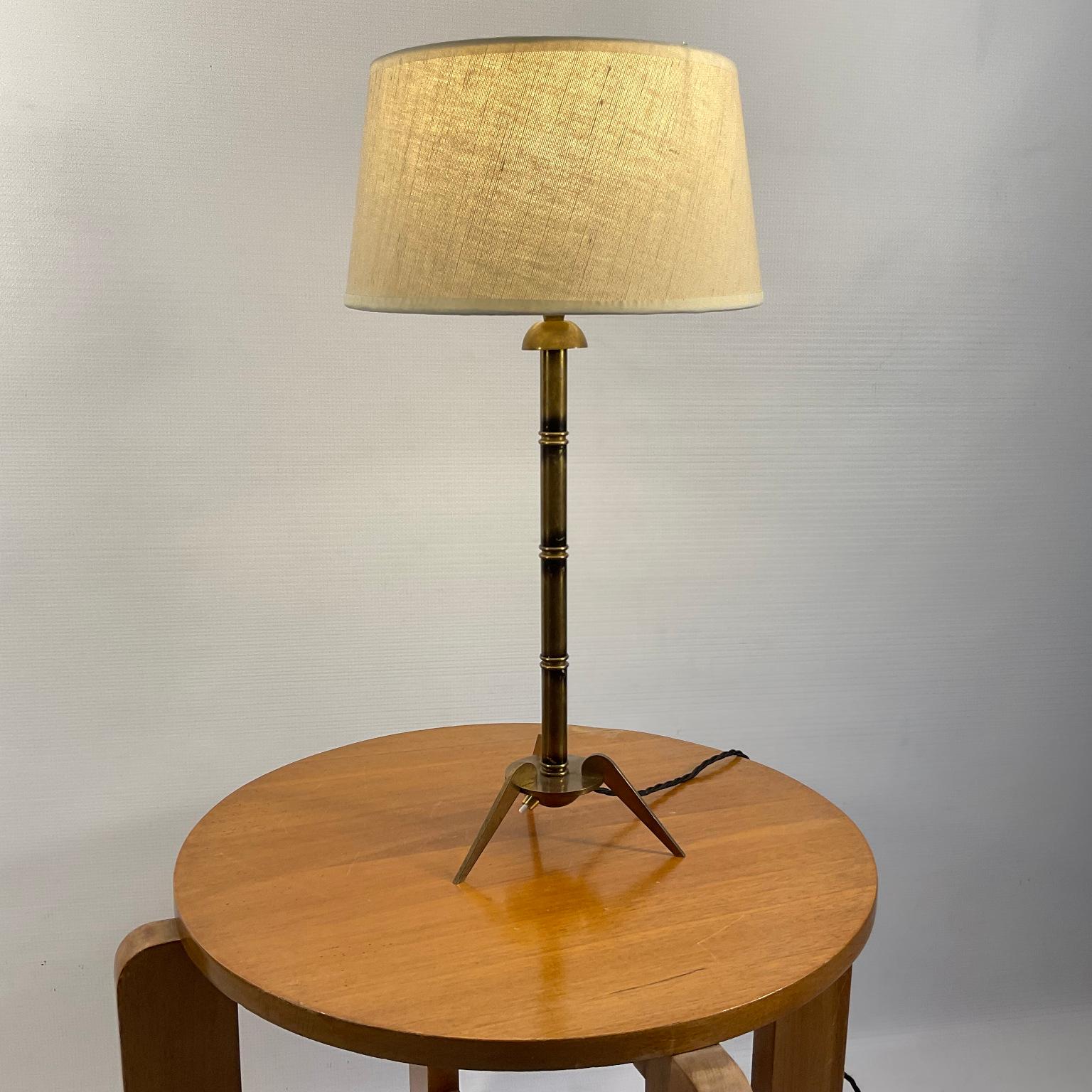 Lampe de table des années 1950 attribuée à la Maison Jansen en laiton imitation bambou en vente 1