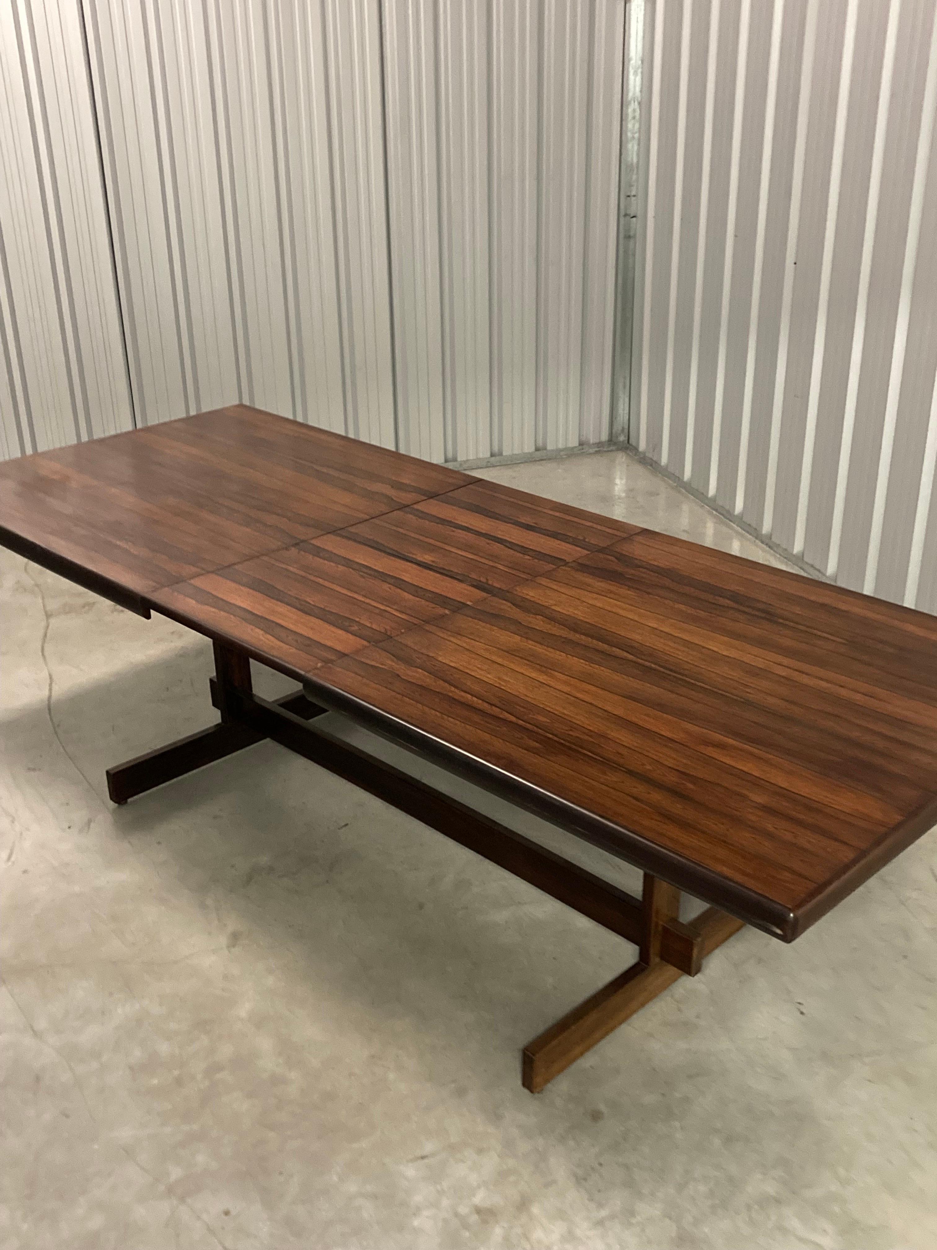 1950s Brazilian Design Extending Dining Table by Celina Decorações

Fold out extension leaf contained within the structure of the table, underneath the table top, which adds 50 cm, making the table 249 cm long. 


Celina Decorações
Rio de Janeiro