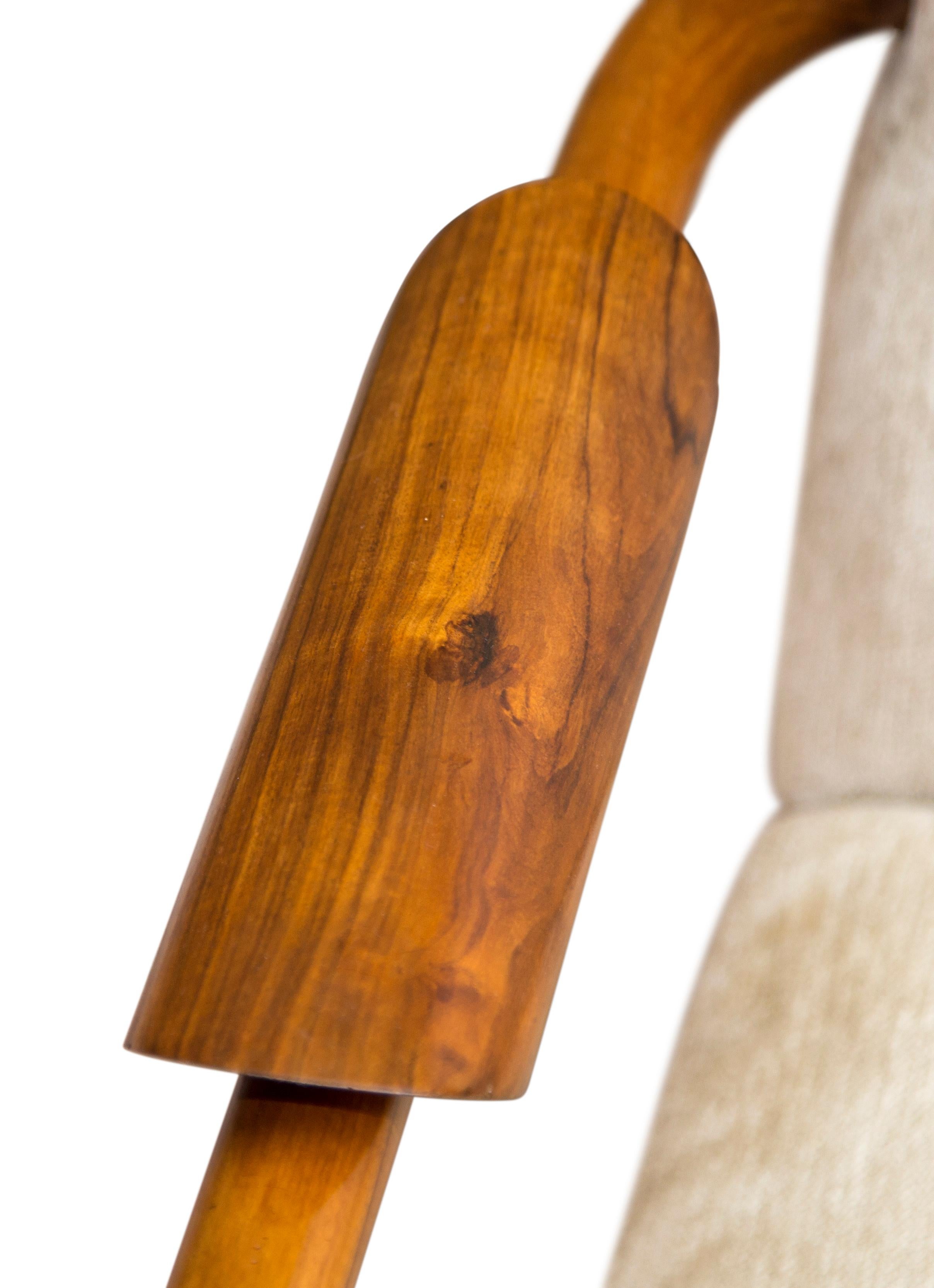 Fauteuil moderne brésilien des années 1950 en bois de feuillus et tissu de Giuseppe Scapinelli en vente 3