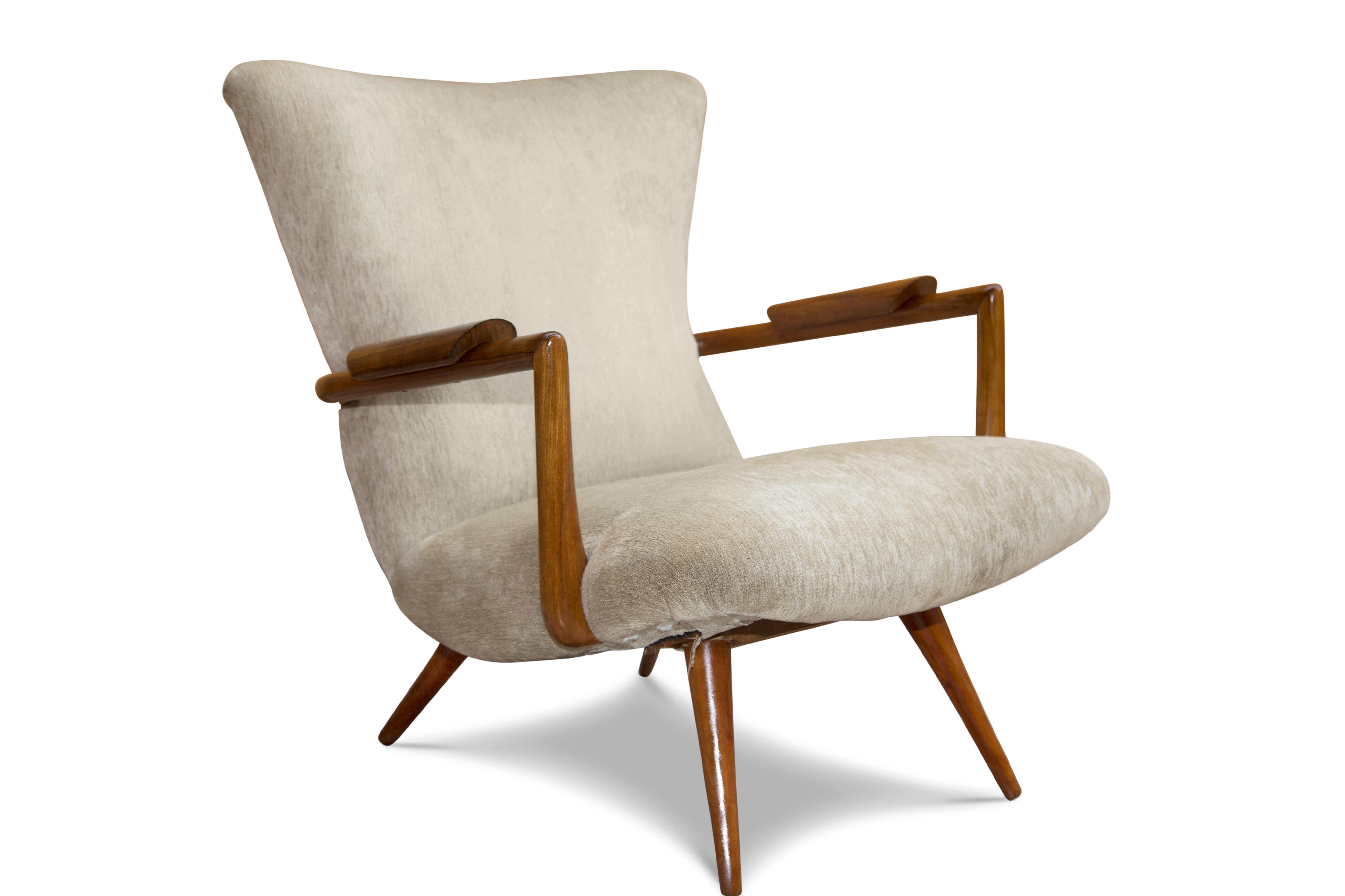 Fauteuil moderne brésilien des années 1950 en bois de feuillus et tissu de Giuseppe Scapinelli en vente