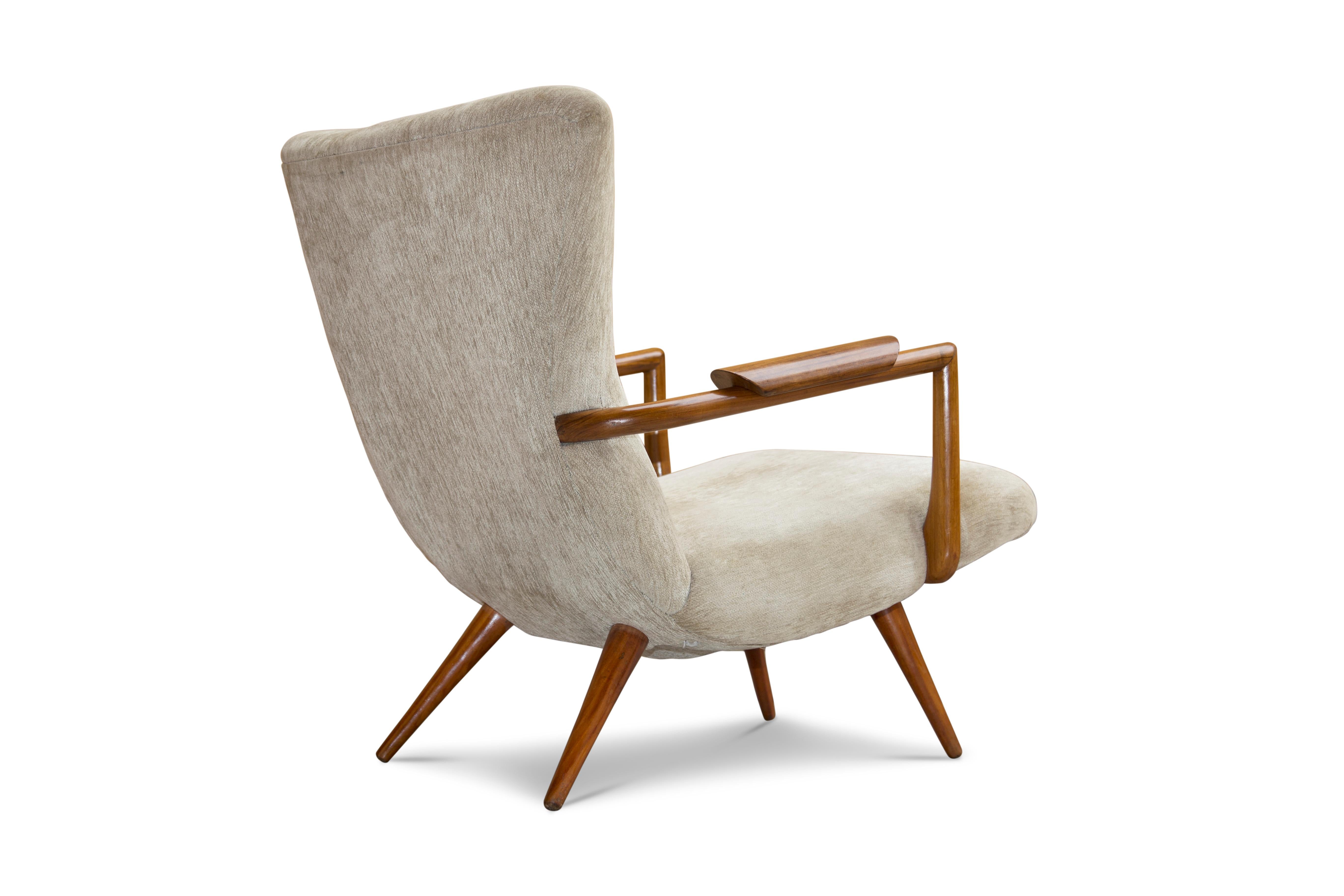 1950's Brazilian Modern Armchair in Hardwood & Fabric by Giuseppe Scapinelli For Sale 2