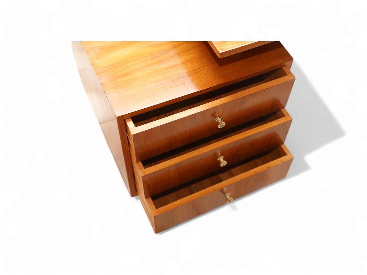 Legno massiccio Scrivania moderna brasiliana a tre gambe in legno massiccio degli anni '50 di Moveis Fratte in vendita