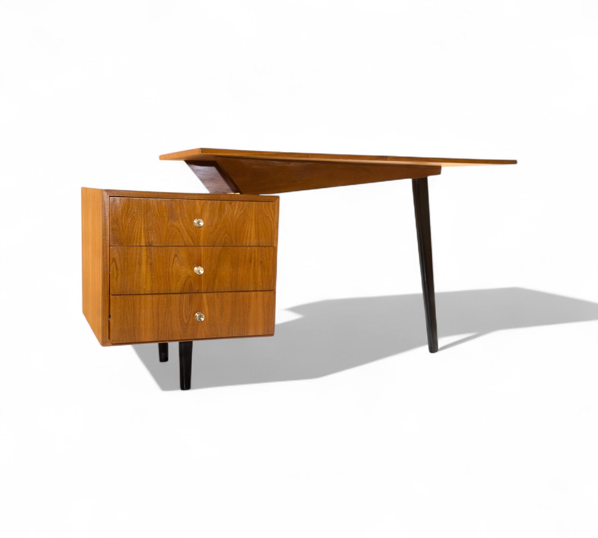 Available today, this mid-century Brazilian modern desk, designed by Moveis Fratte in the fifties, is absolutely magnificent! This desk is made with naval plywood and features three drawers with brass finishes and has three ebonized toothpick legs.